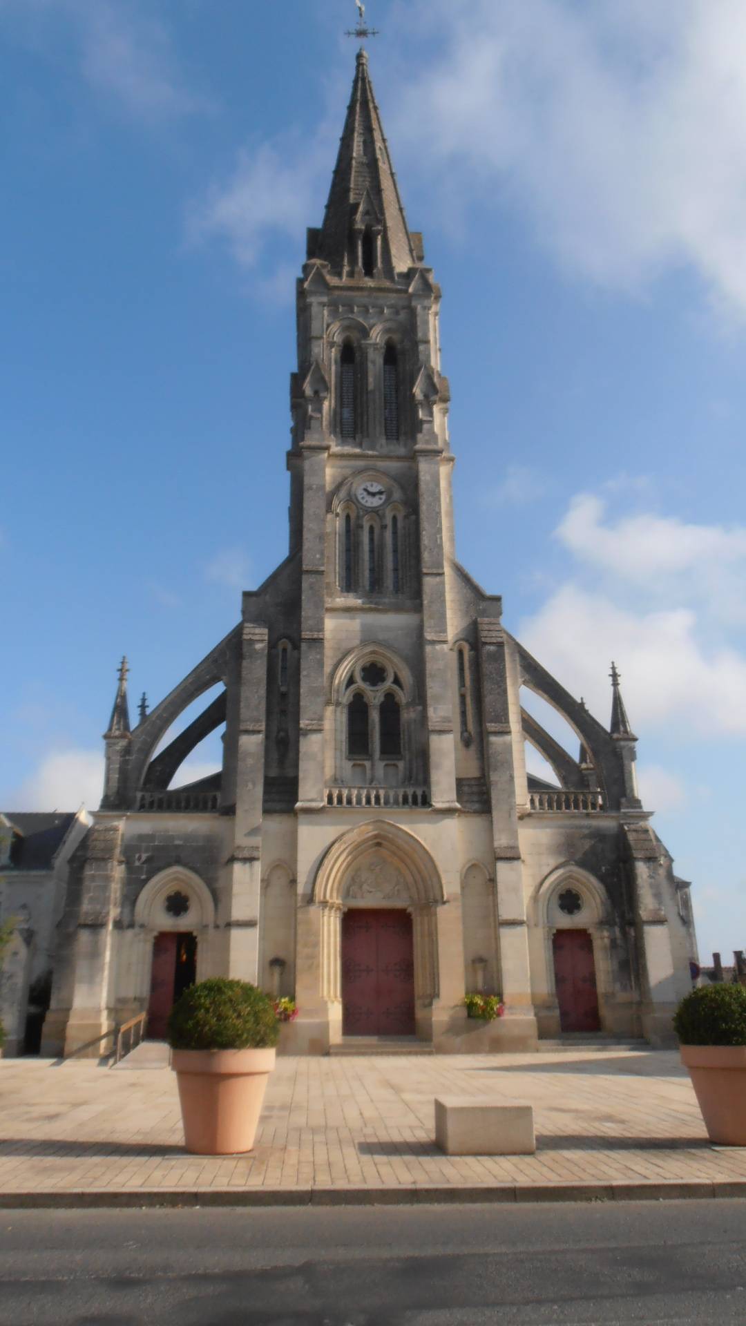 Photo de Église Saint-Pierre de Bécon-les-Granits