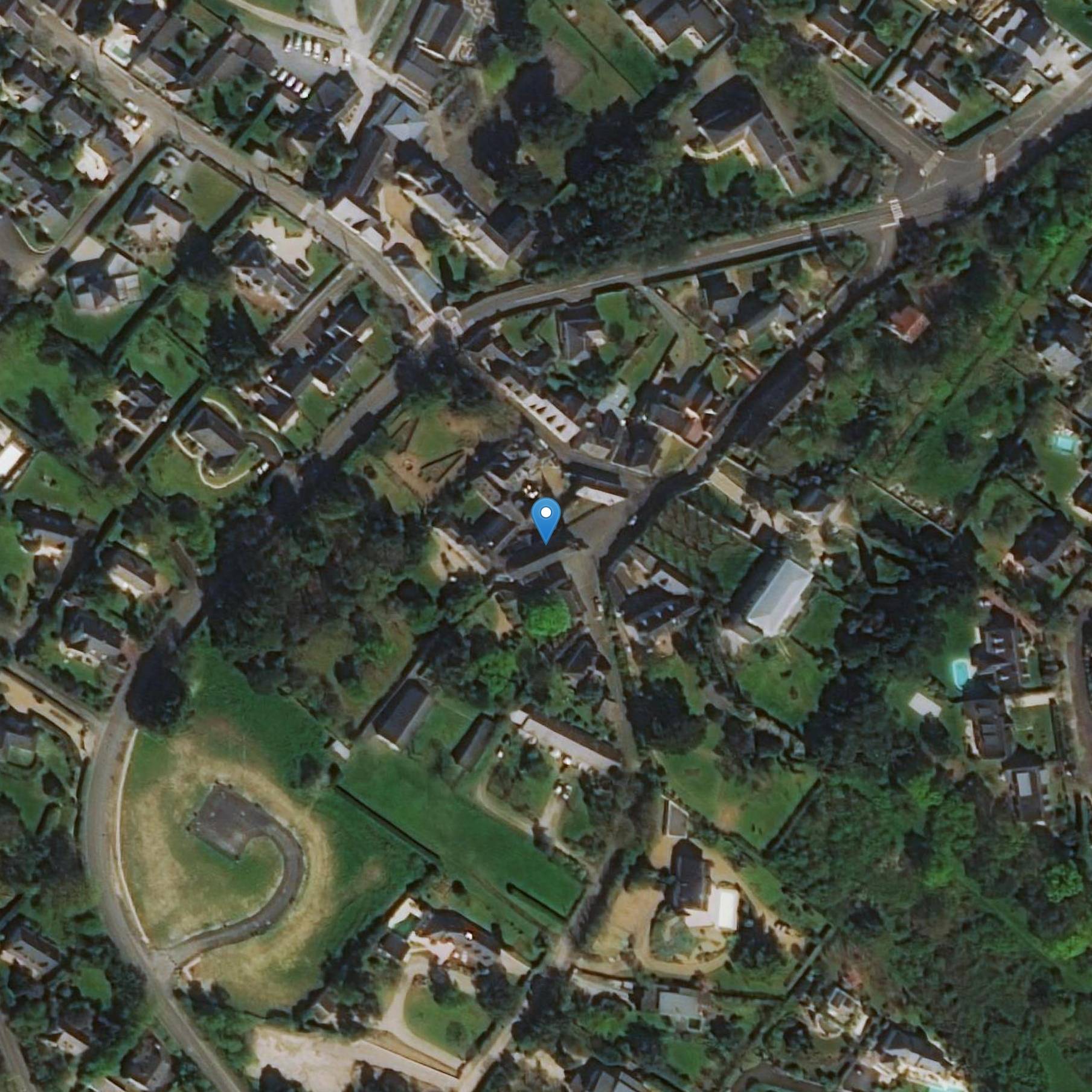 Photo de 普鲁尼尔斯圣奥宾教堂