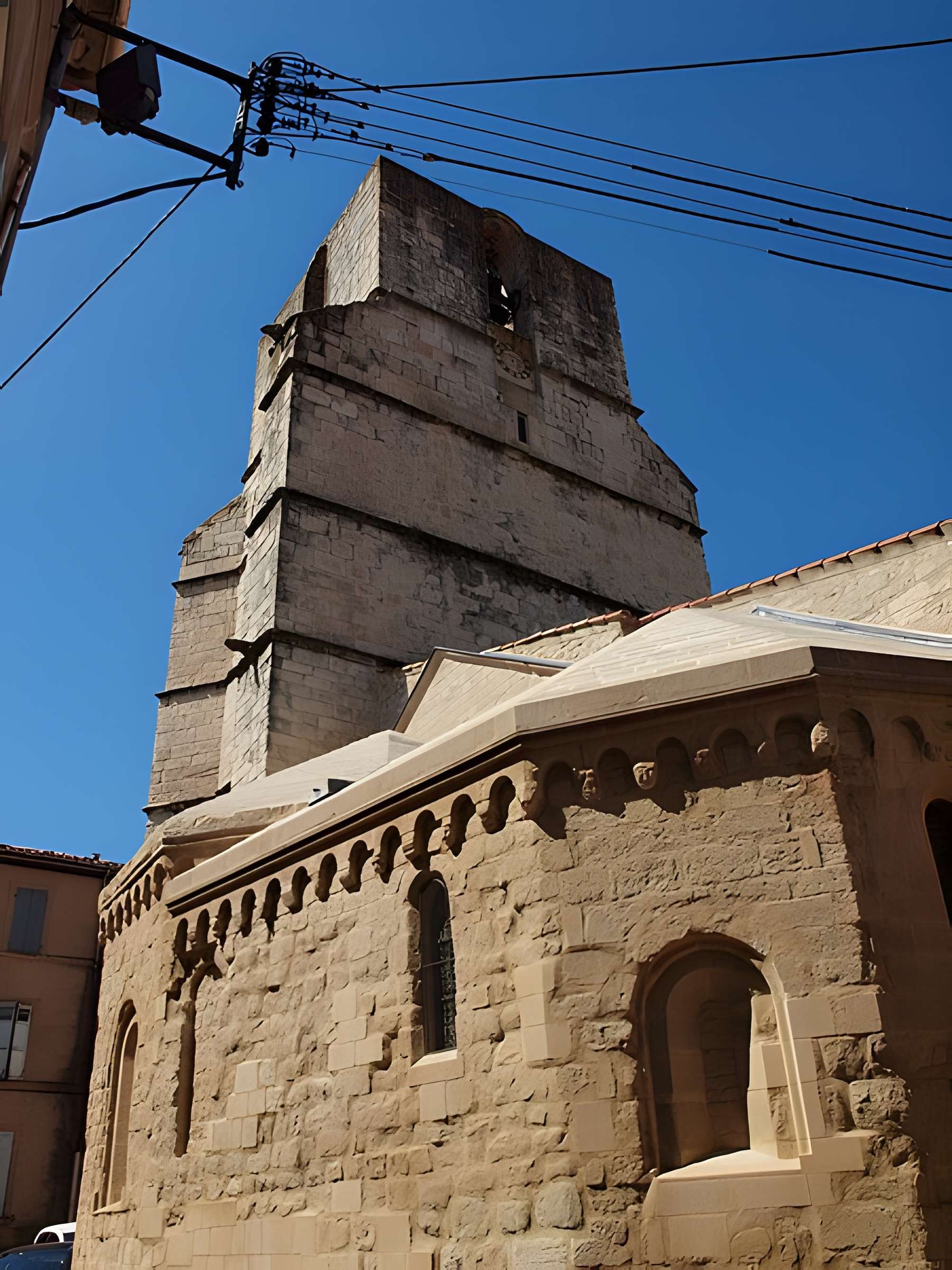 Église Notre-Dame-de-Nazareth de Trets