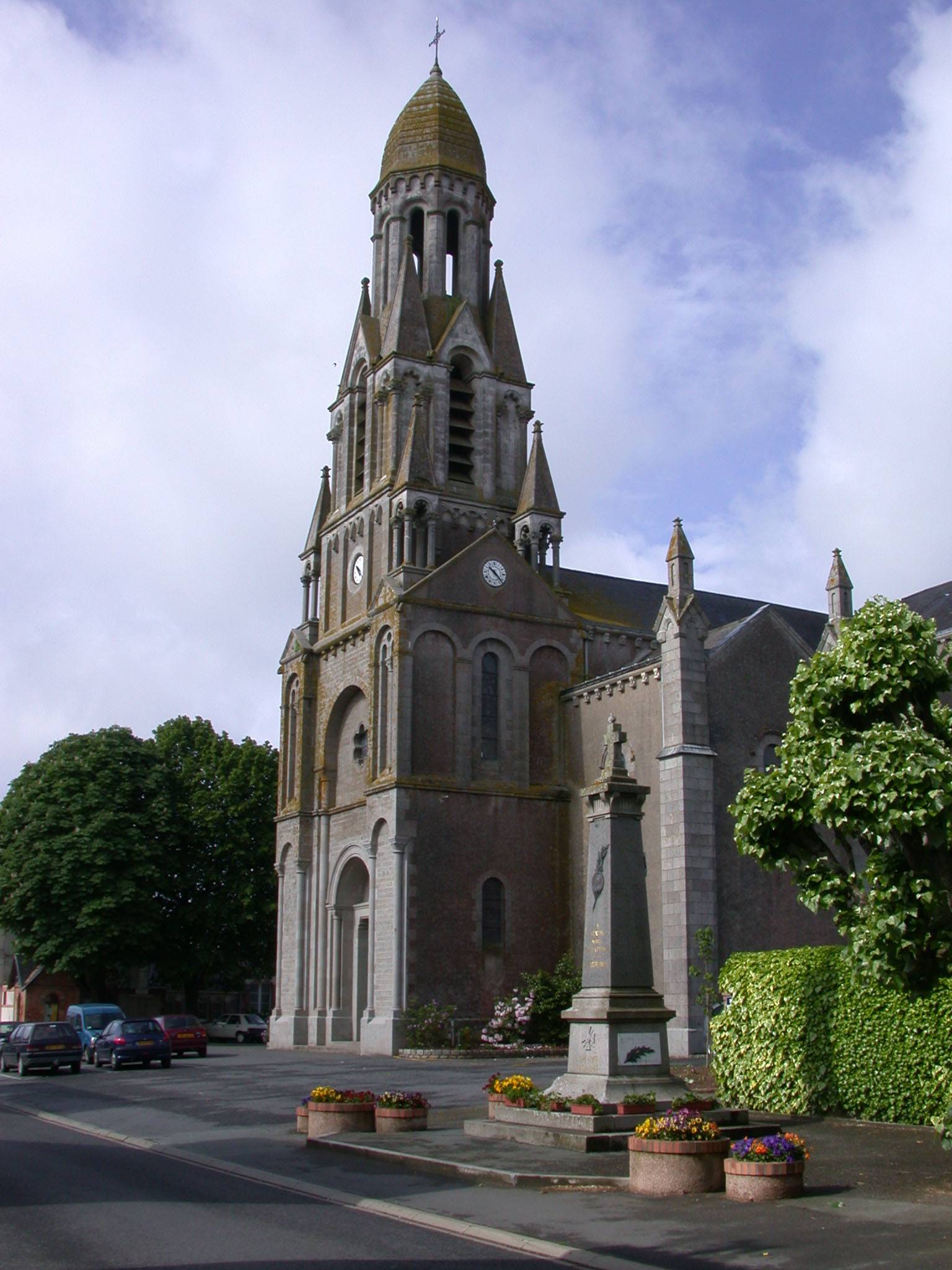 Photo de Saint Vincent de La Tourlandry Church