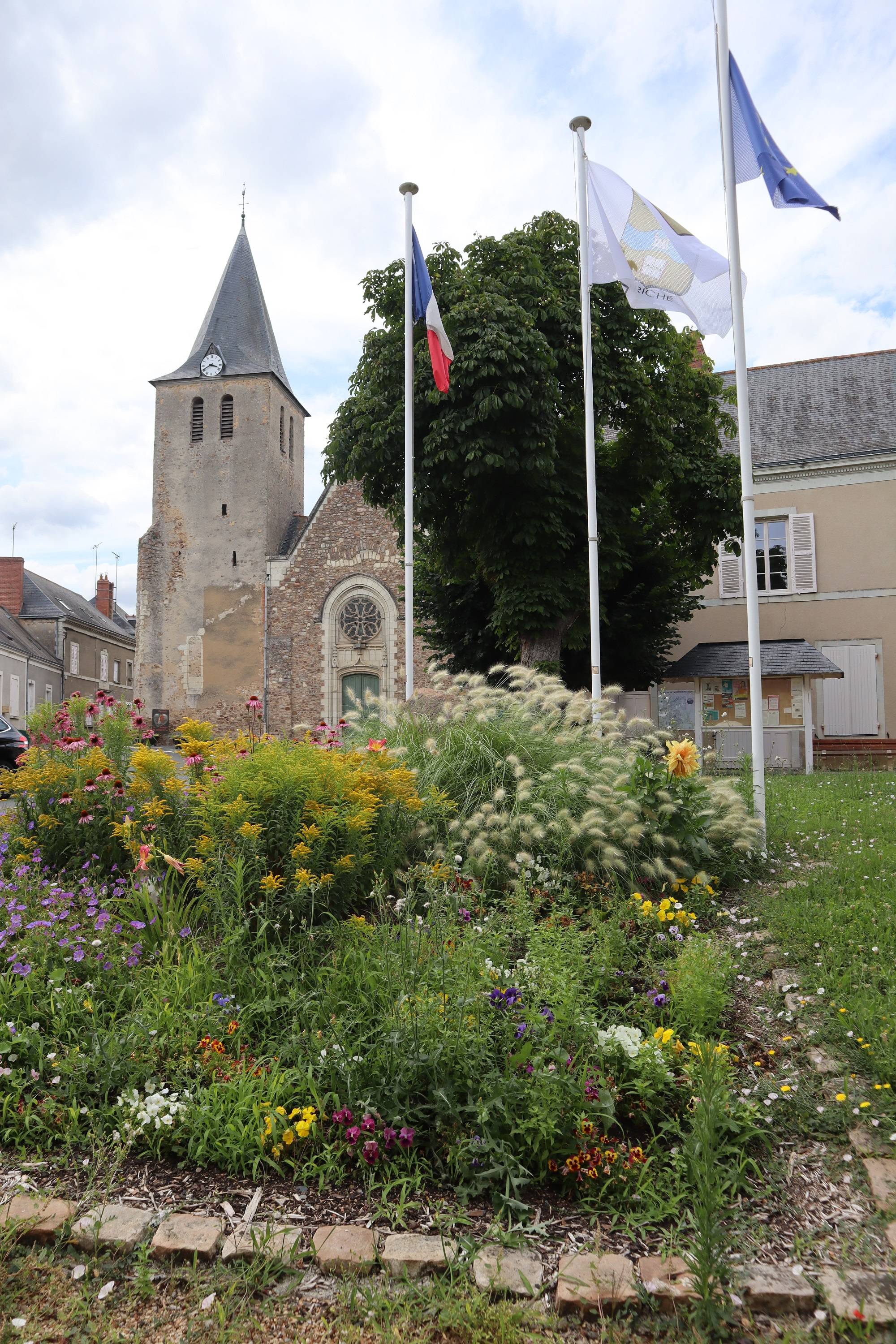 Photo de Saint-Hilaire Church of Etriché