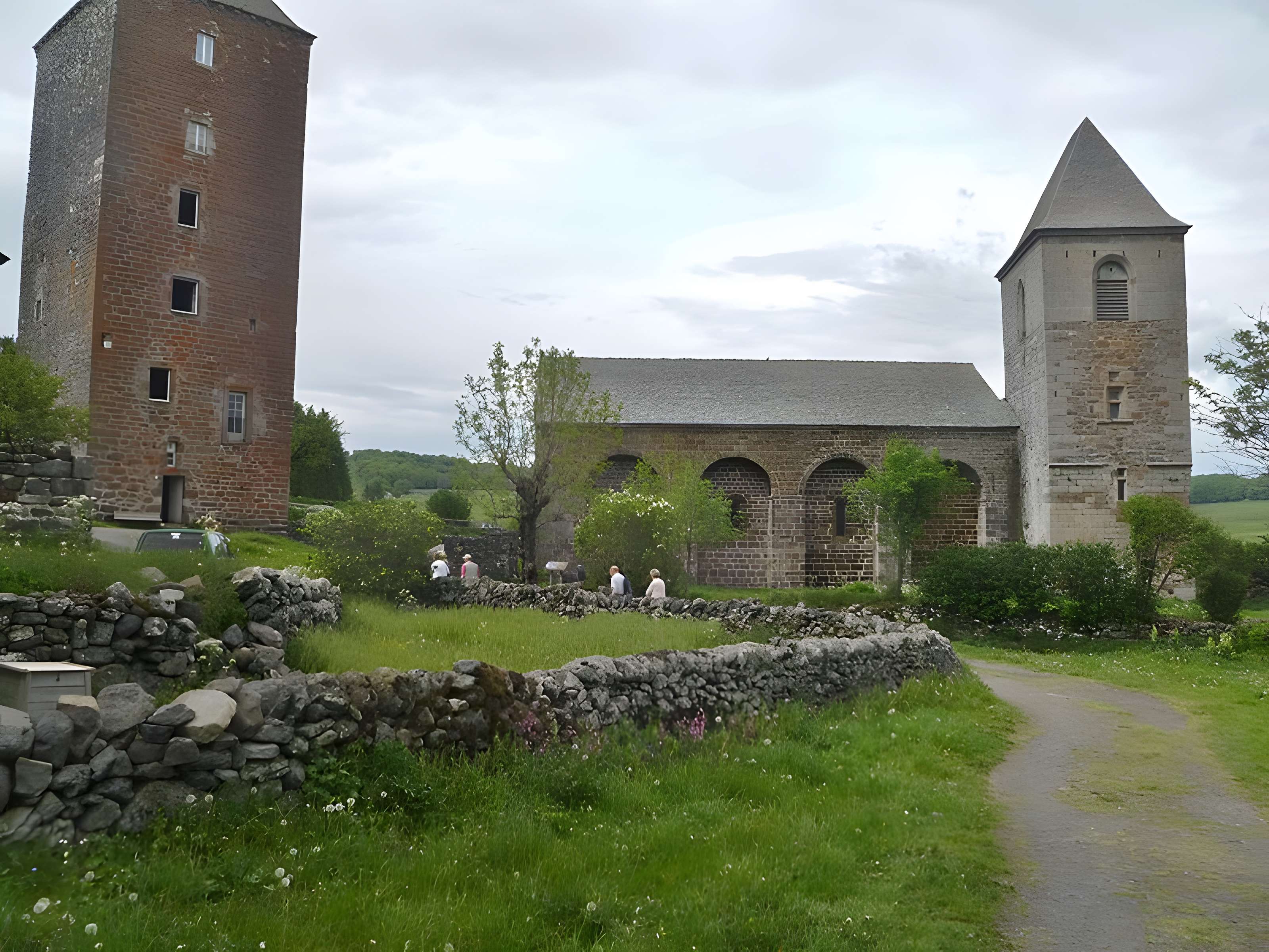 Église Notre-Dame-des-Pauvres de Saint-Chély-d'Aubrac