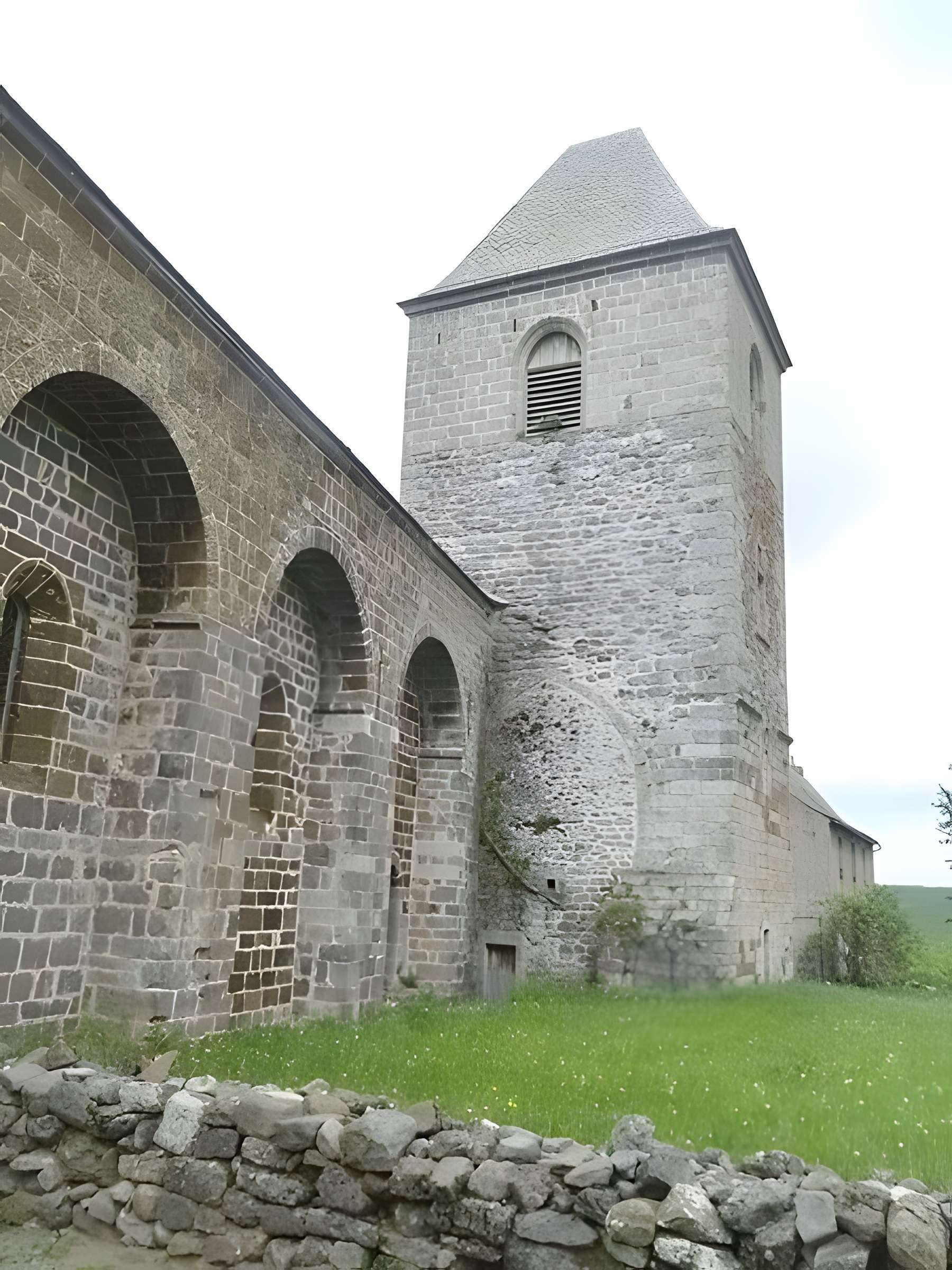 Église Notre-Dame-des-Pauvres de Saint-Chély-d'Aubrac