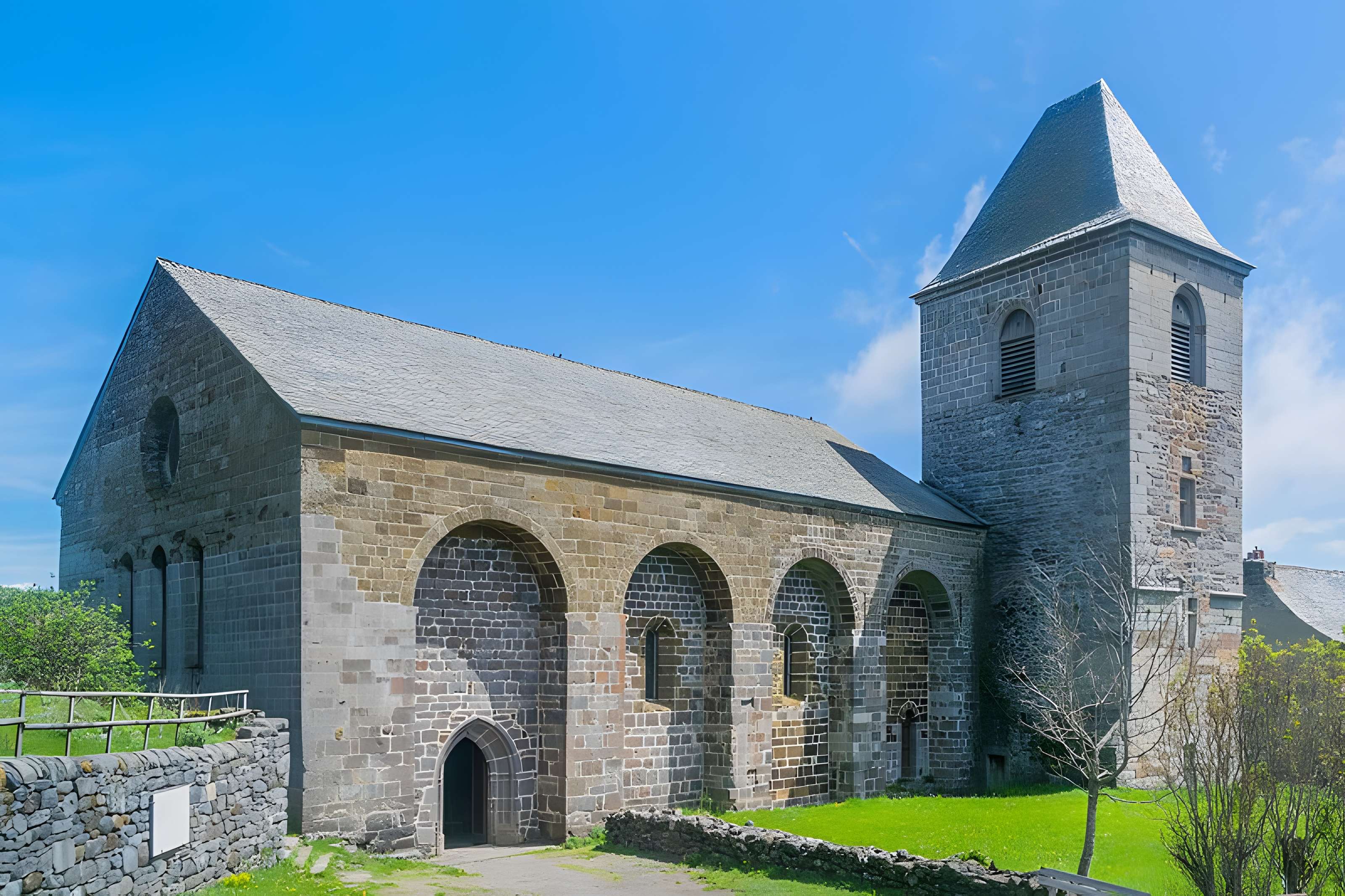 Église Notre-Dame-des-Pauvres de Saint-Chély-d'Aubrac