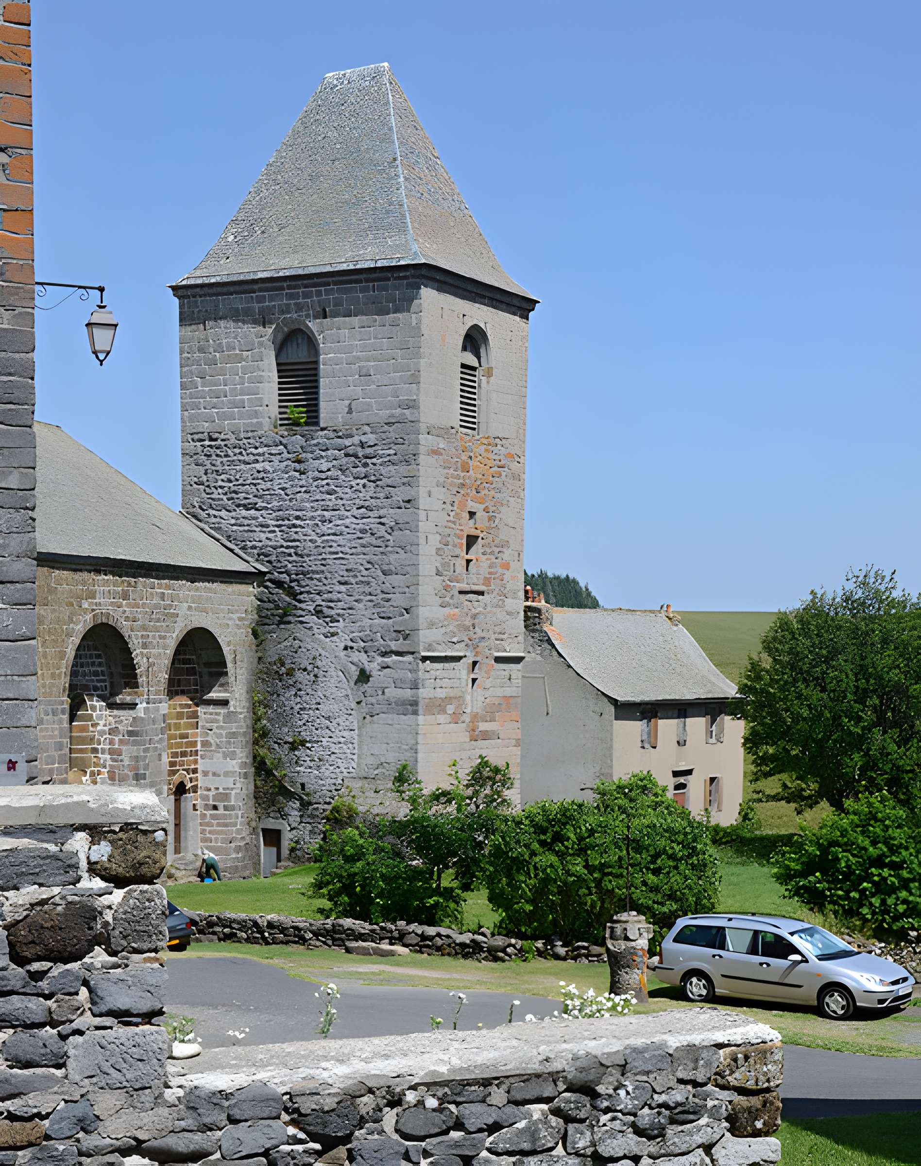 Église Notre-Dame-des-Pauvres de Saint-Chély-d'Aubrac