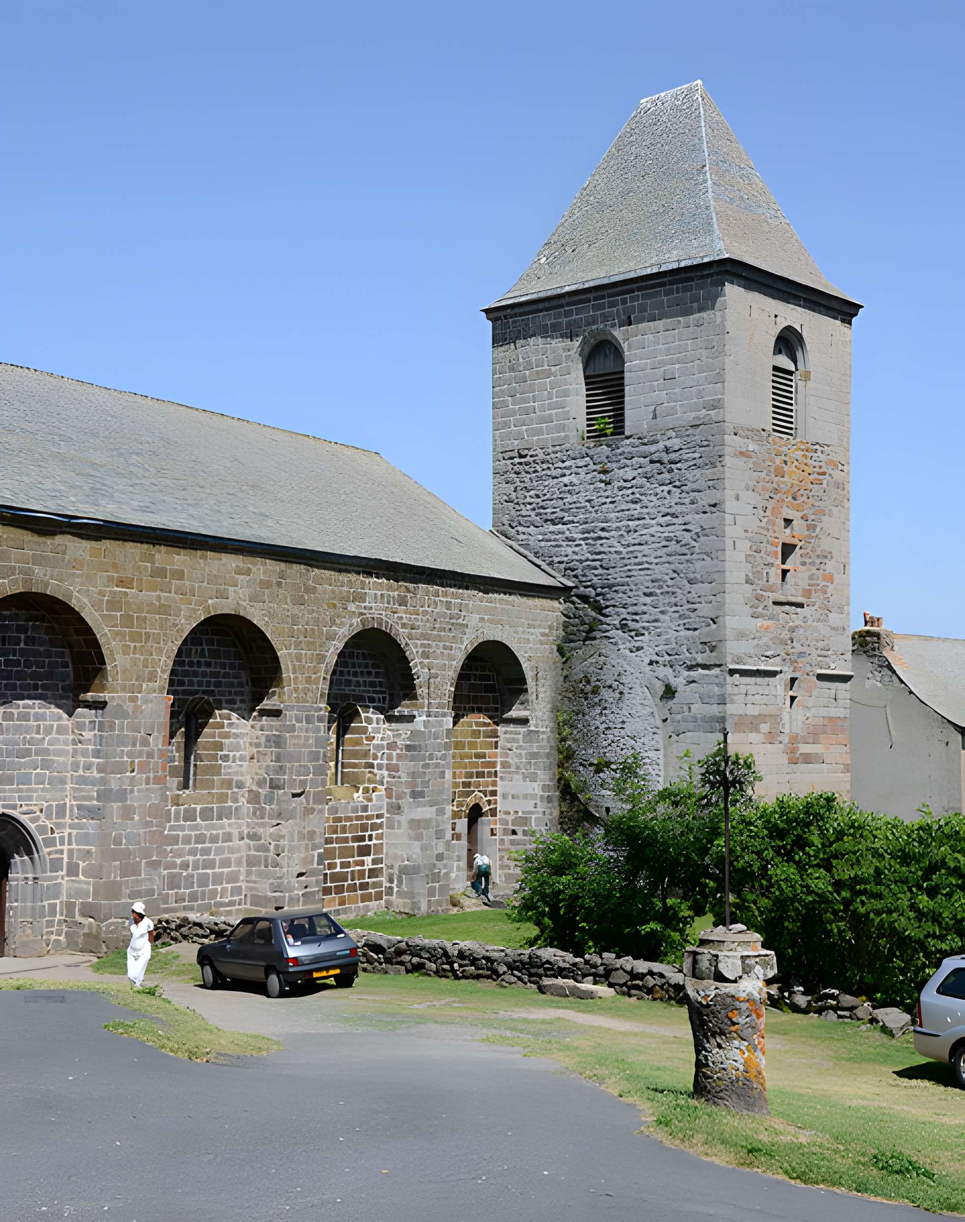 Église Notre-Dame-des-Pauvres de Saint-Chély-d'Aubrac