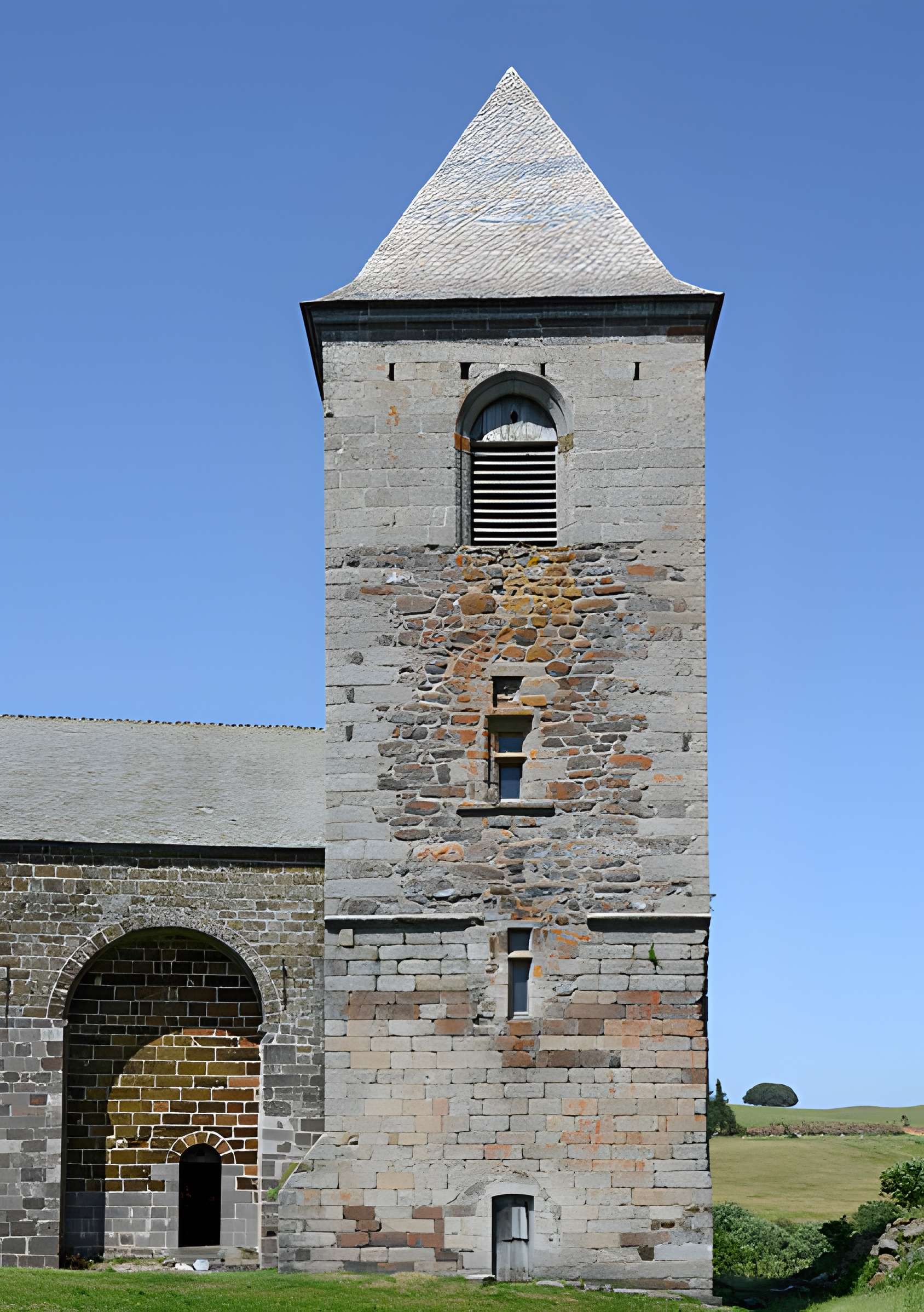 Église Notre-Dame-des-Pauvres de Saint-Chély-d'Aubrac