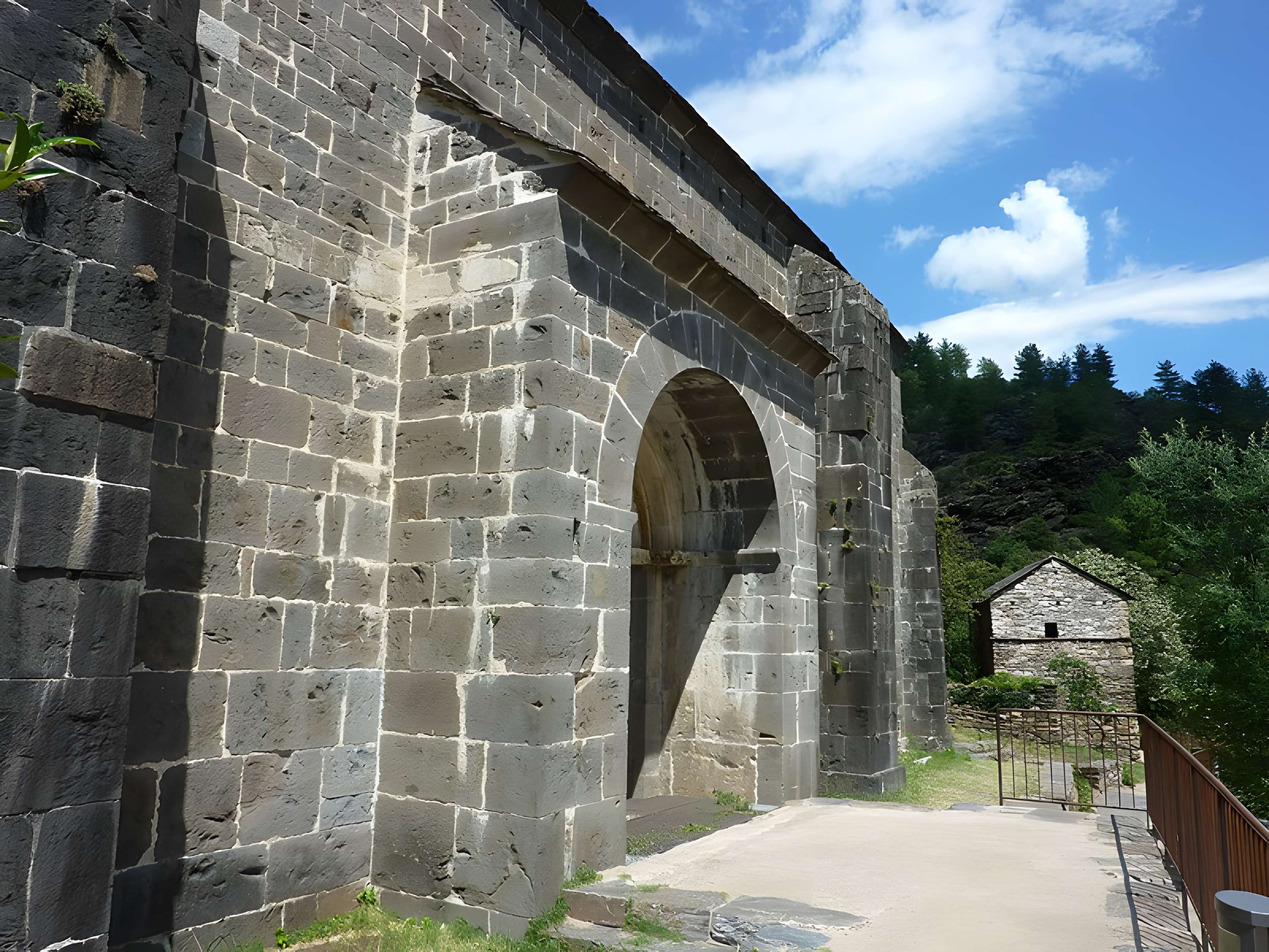 Église Notre-Dame-de-Valfrancesque de Moissac-Vallée-Française