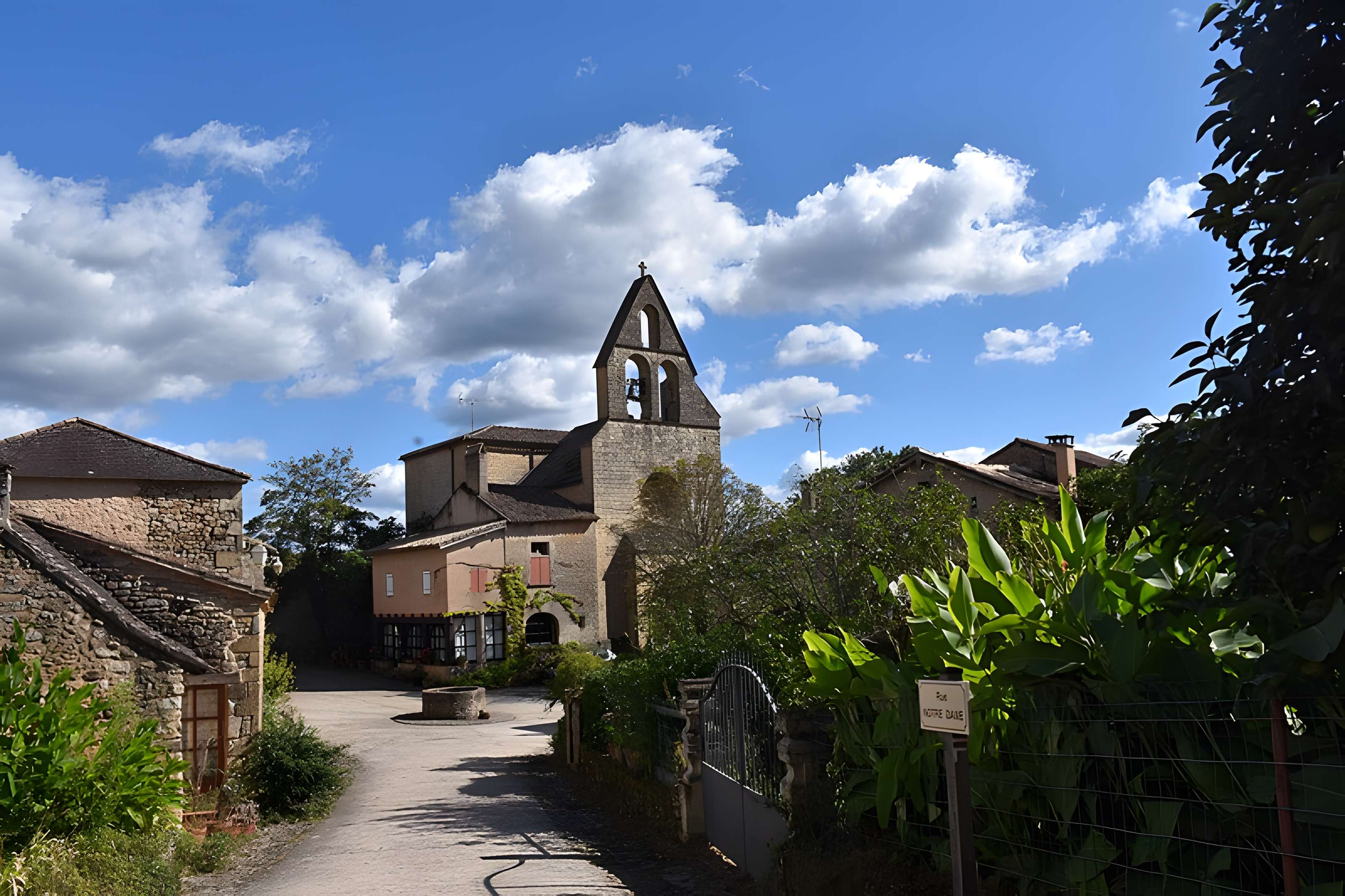 Église Notre-Dame-du-Bourg de Biron