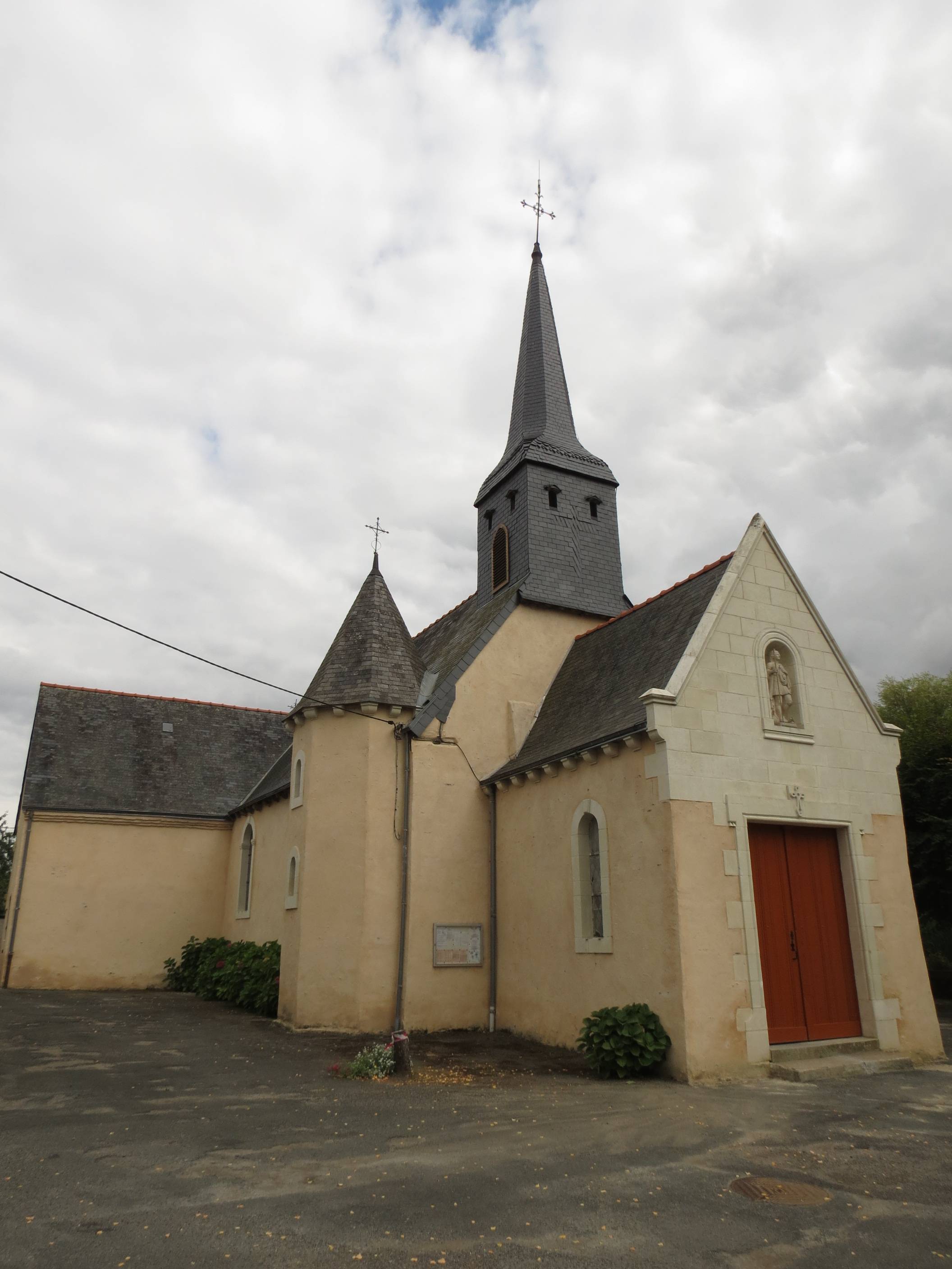 Photo de Saint George Church of Noyant-la-Gravoyère