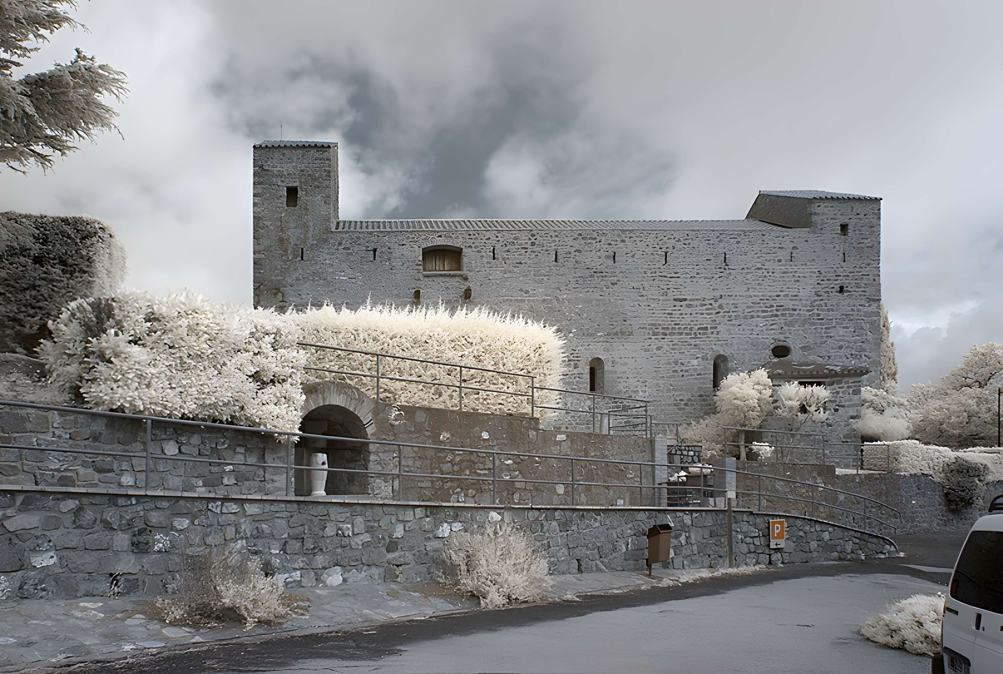 Église Saint-André de Montbolo