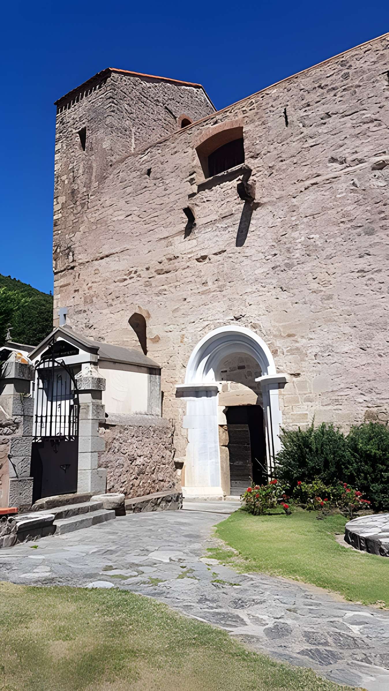 Église Saint-André de Montbolo