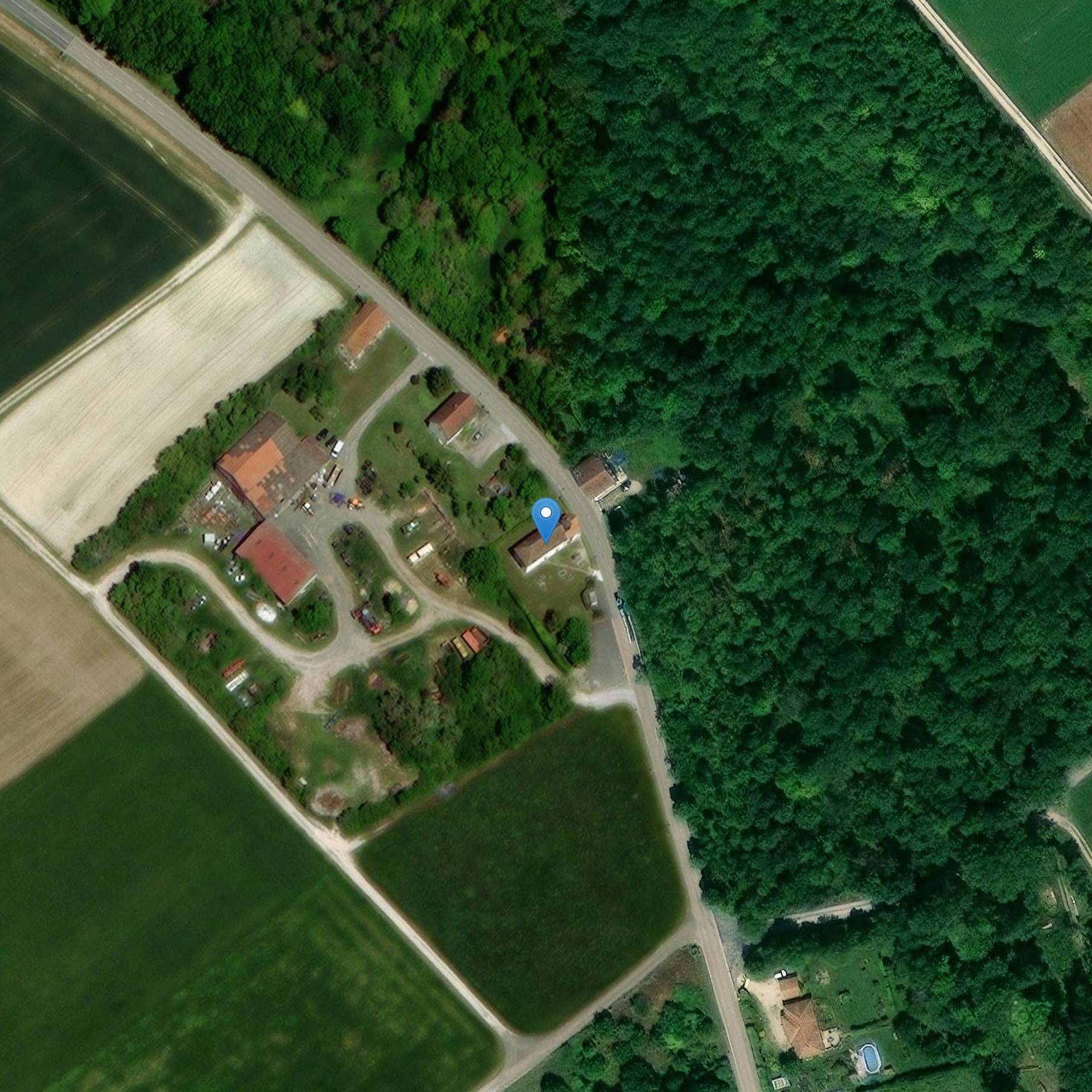 Photo de Kerk van de Geboorte van de Heilige Maagd van Lettreus