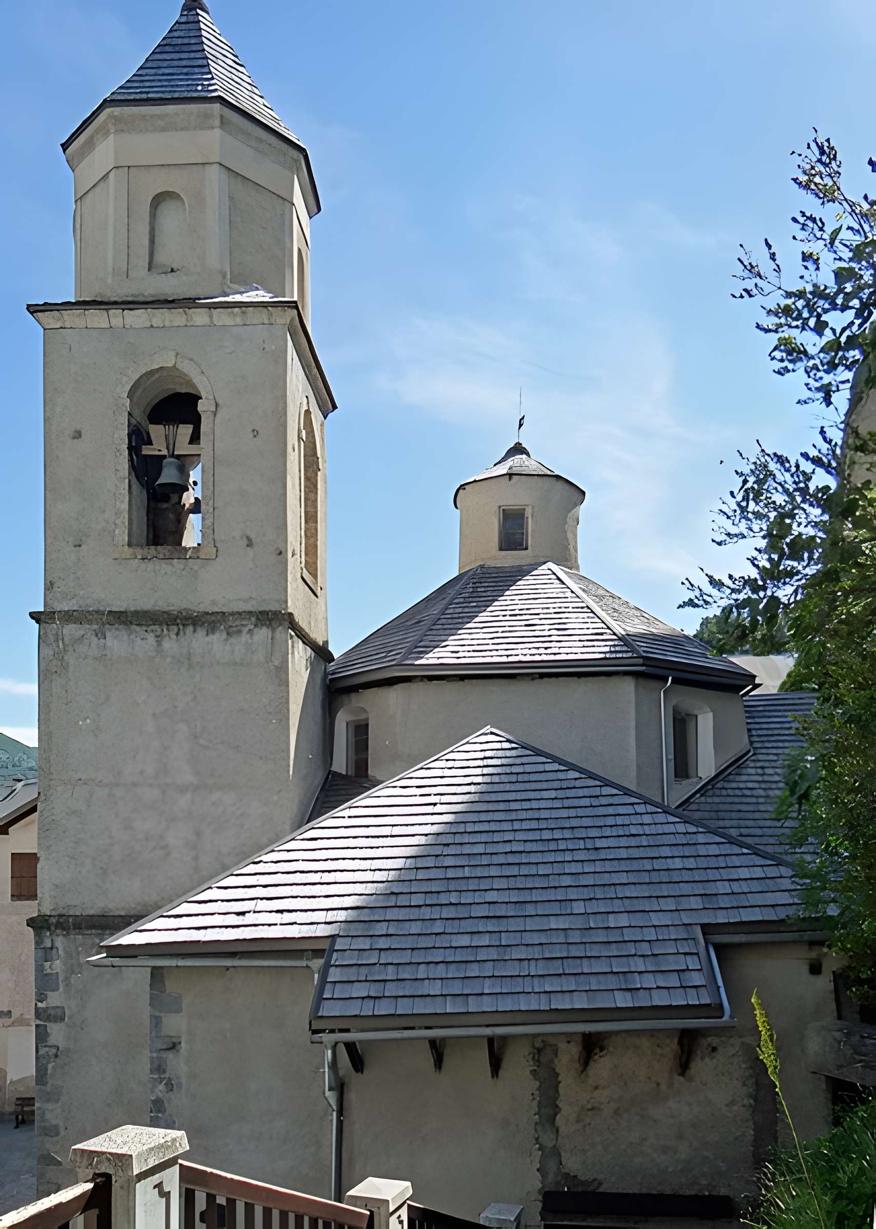 Église Saint-Arige-et-Saint-Vincent-de-Saragosse de Péone 