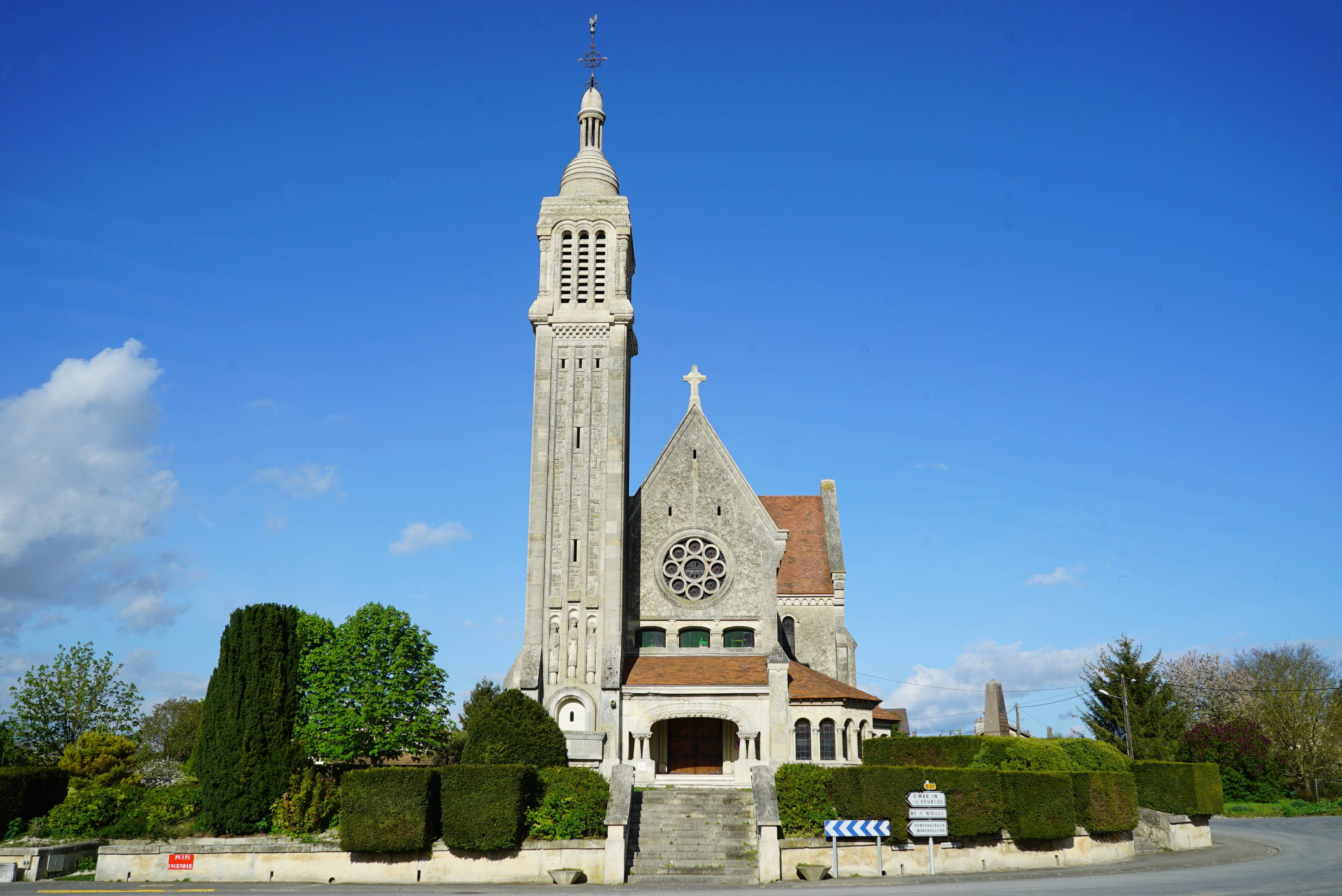 Photo de Saint Lawrence Church of Dontrien