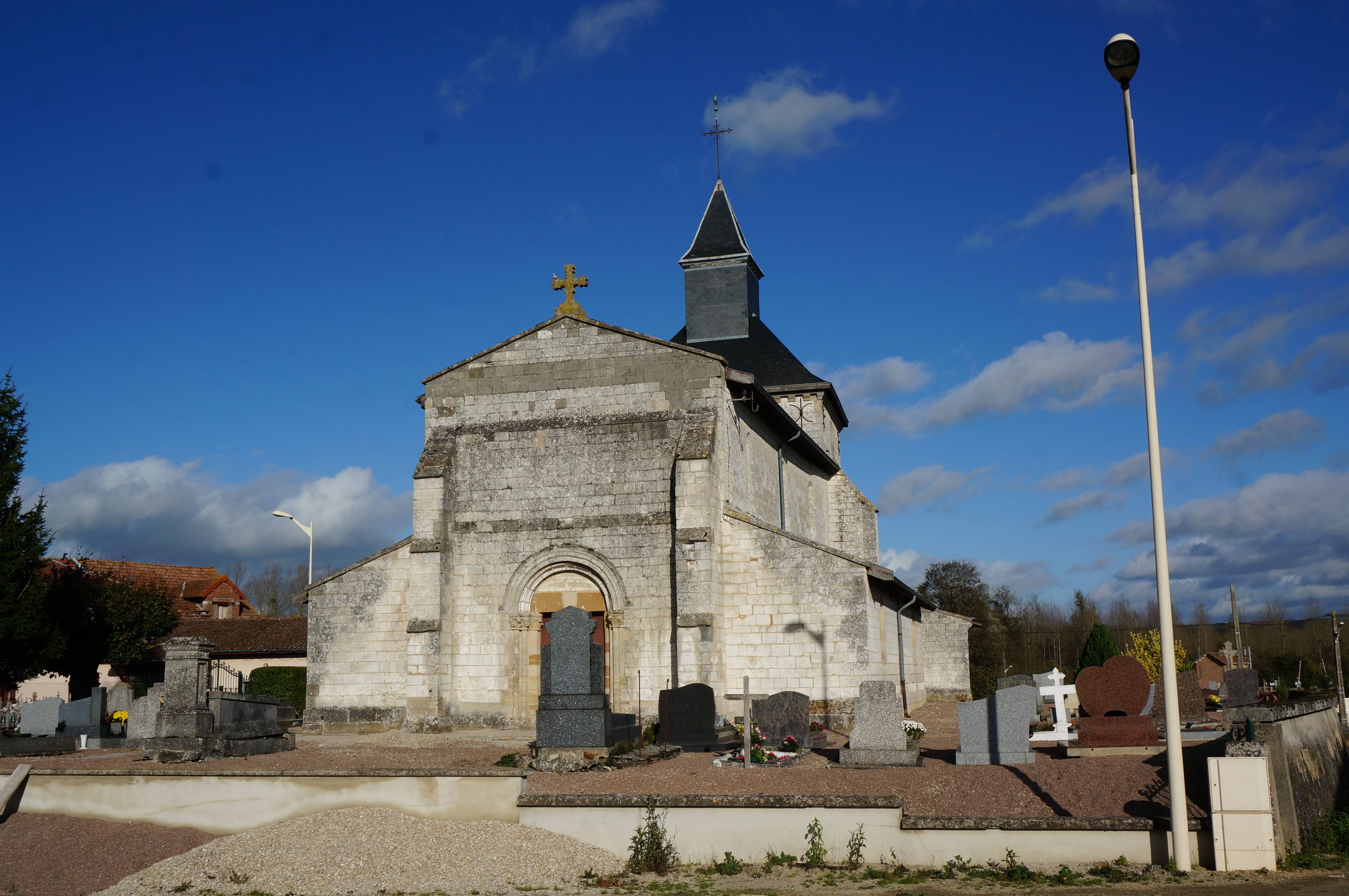 Photo de Saint-Hilaire de Drouilly Church