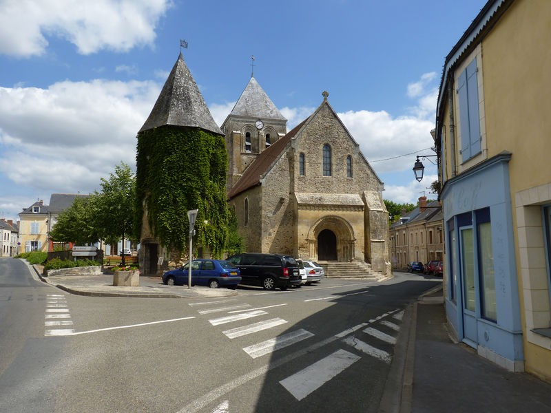 Photo de Église Saint-Aubin de Bazouges-sur-le-Loir
