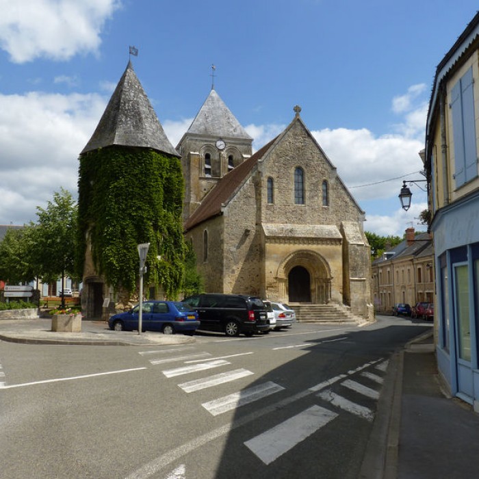 Photo de Église Saint-Aubin de Bazouges-sur-le-Loir