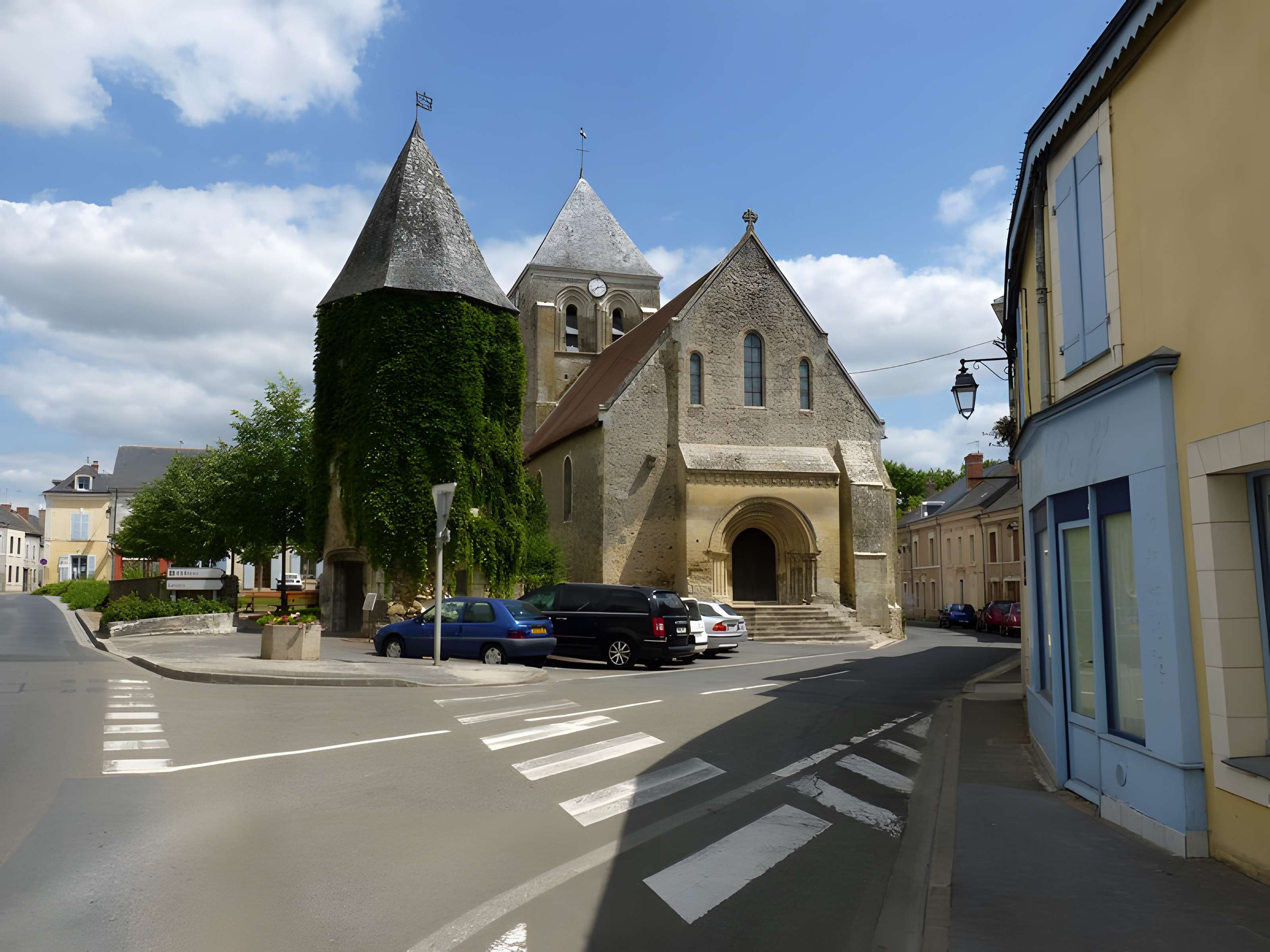 Église Saint-Aubin de Bazouges-sur-le-Loir 