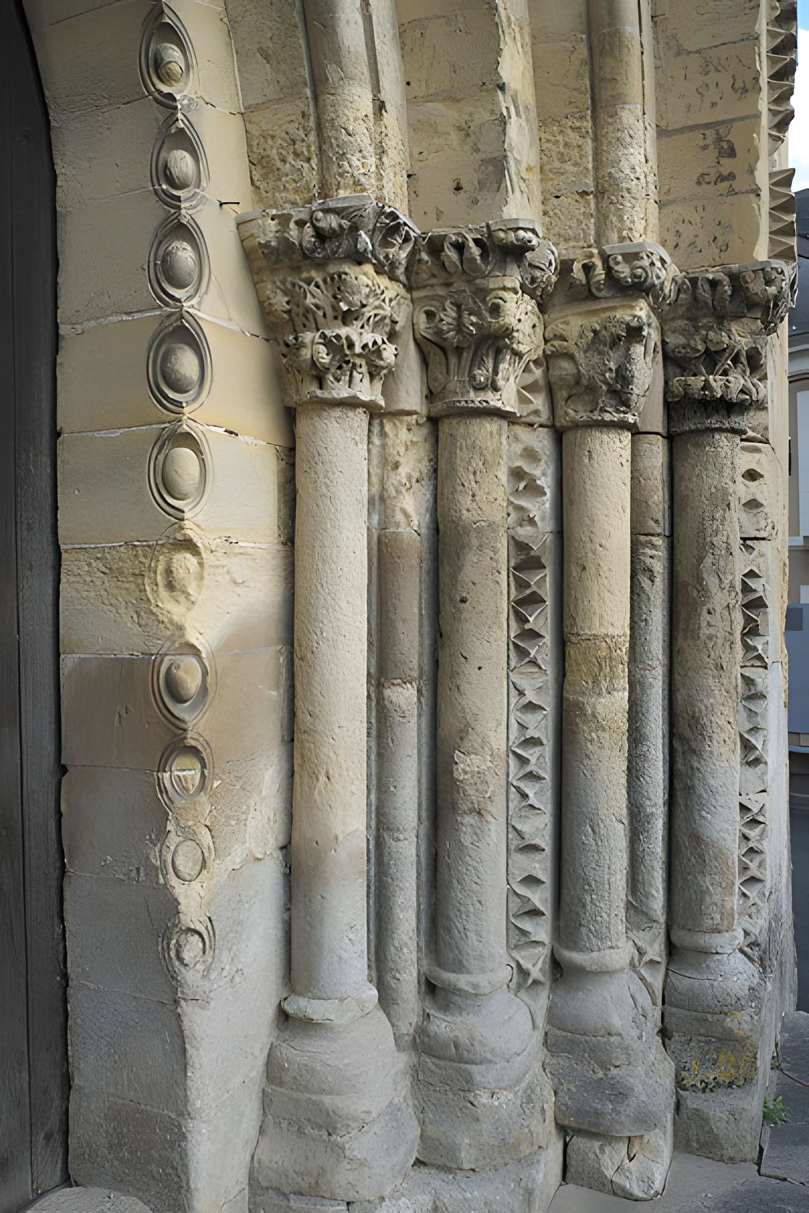 Église Saint-Aubin de Bazouges-sur-le-Loir