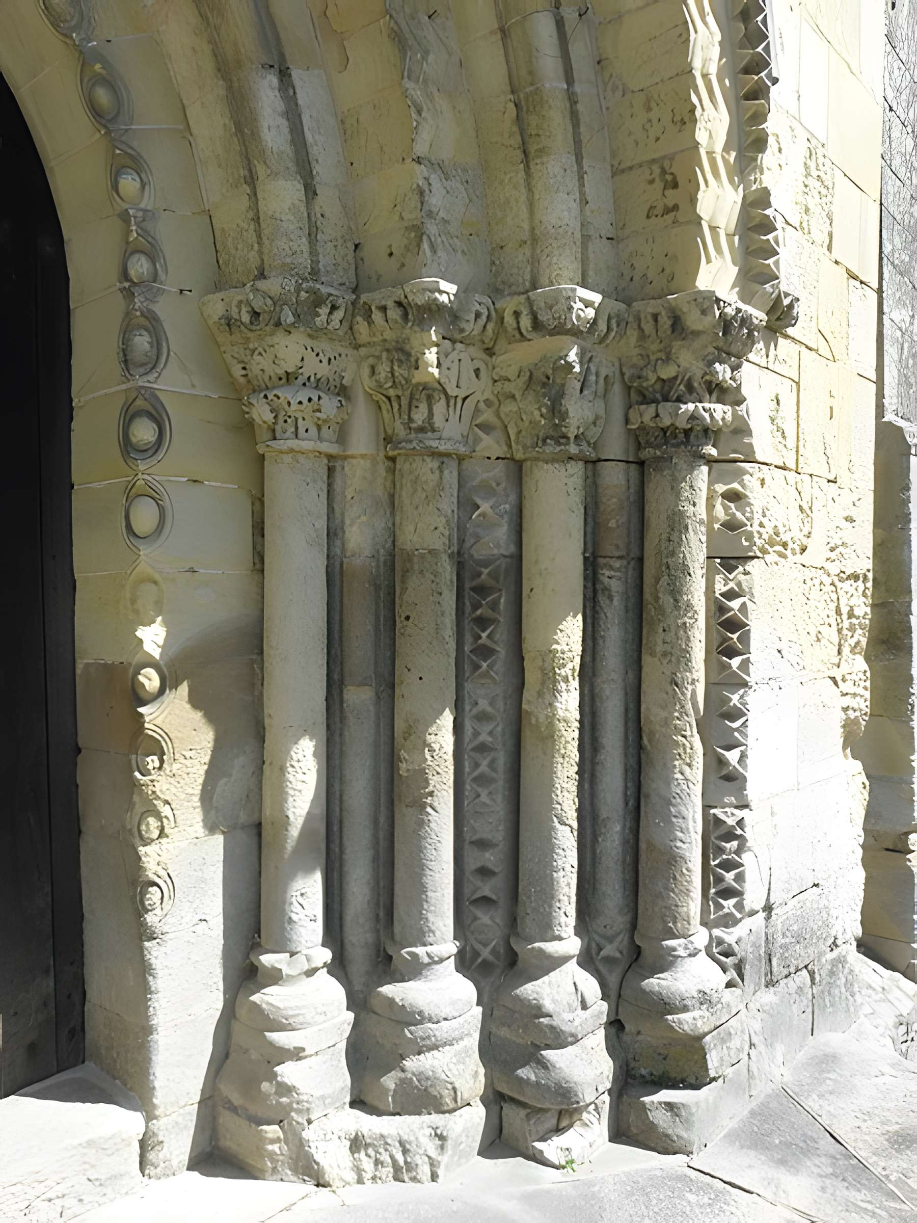 Église Saint-Aubin de Bazouges-sur-le-Loir