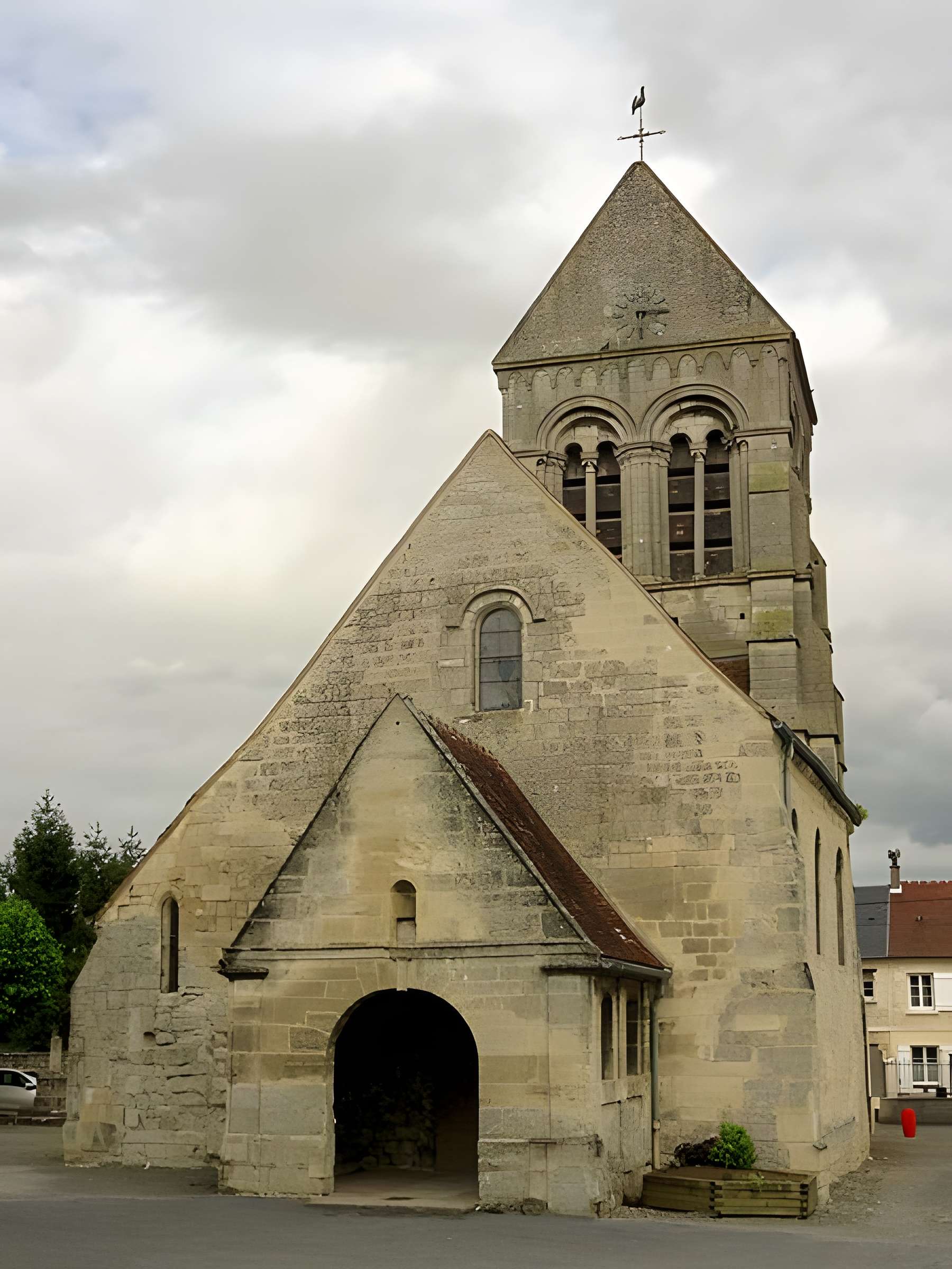Église Saint-Aubin de Cauffry