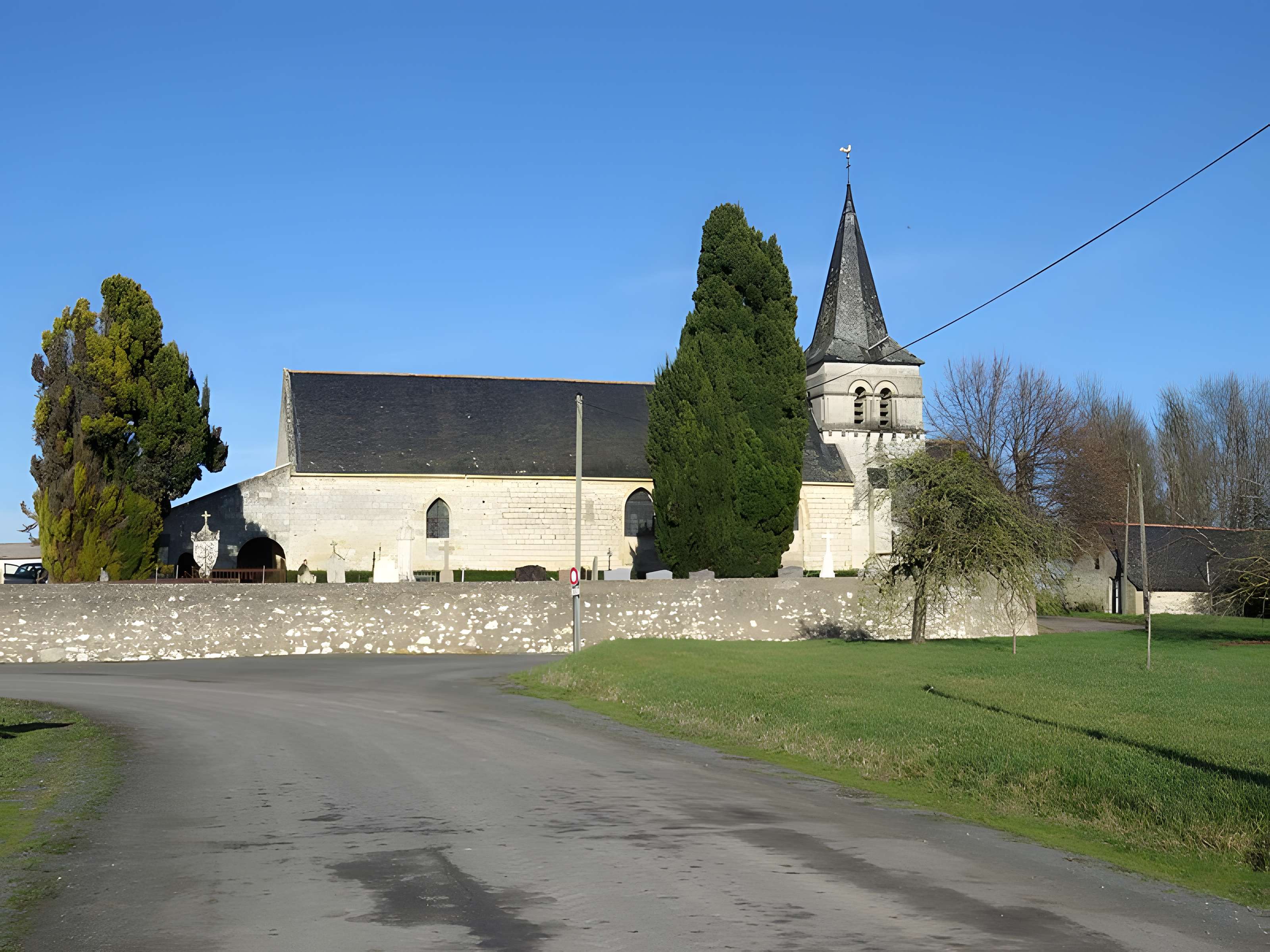 Église Saint-Aubin de Dénezé-sous-Doué