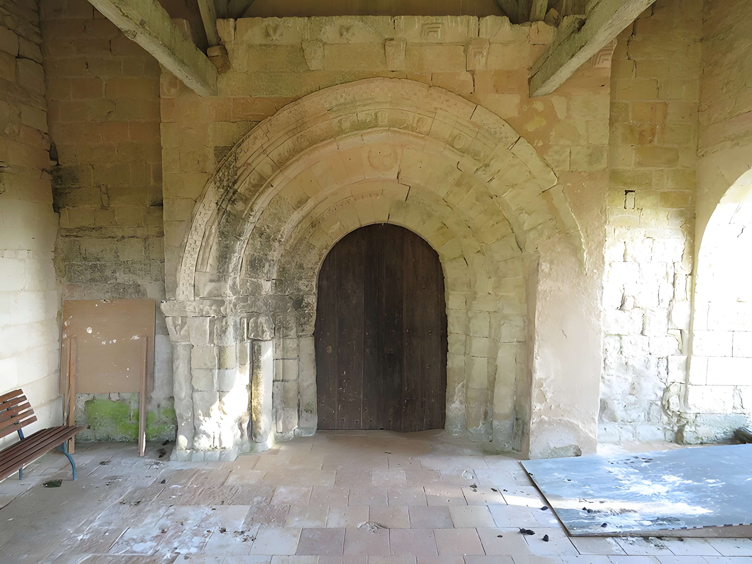 Église Saint-Aubin de Dénezé-sous-Doué