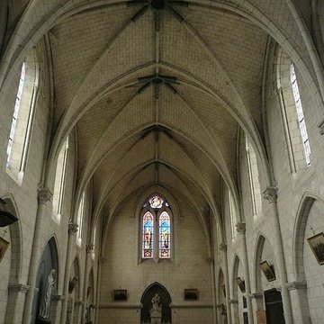 Église Saint-Aubin de Seiches-sur-le-Loir