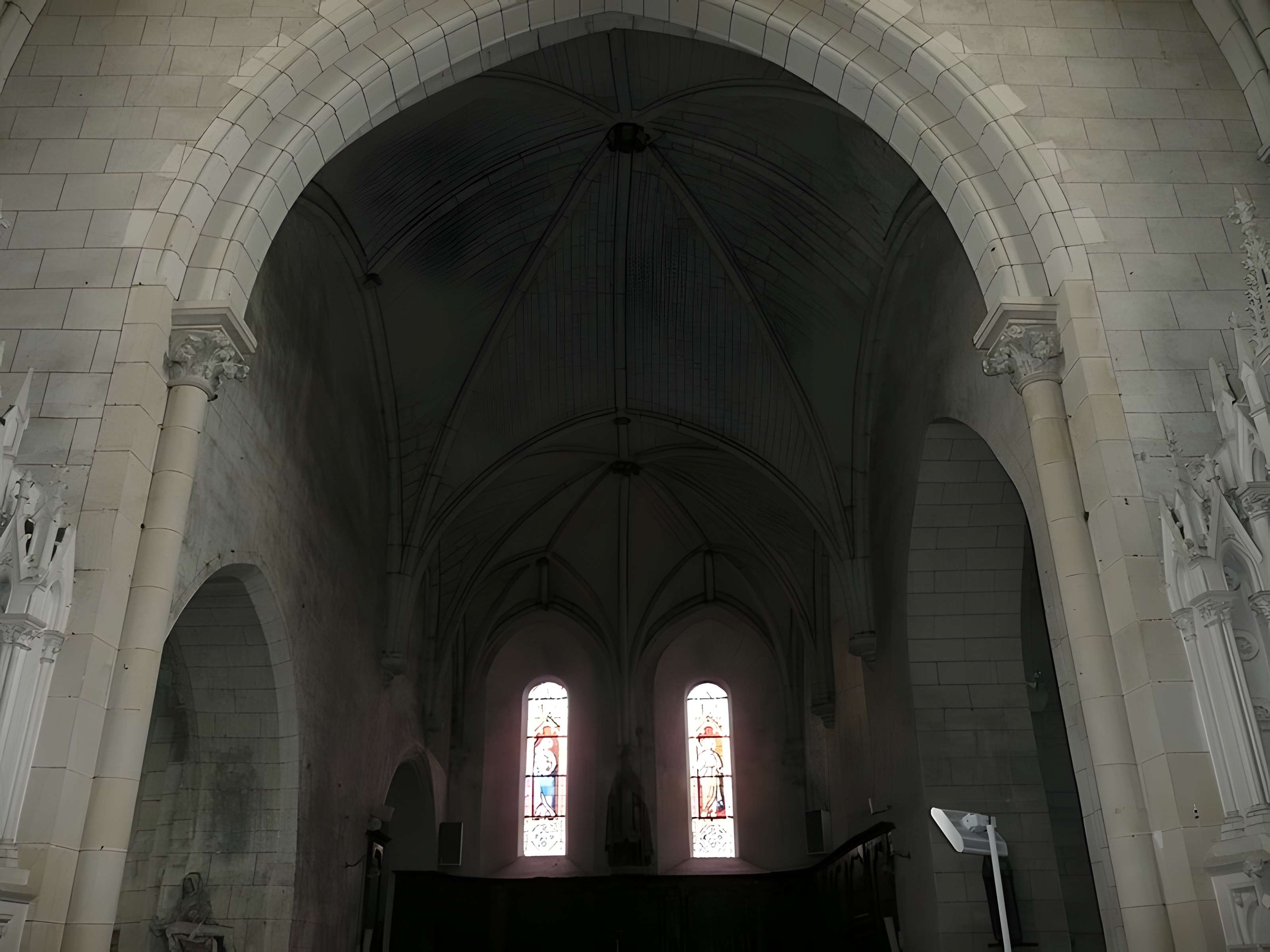 Église Saint-Aubin de Seiches-sur-le-Loir