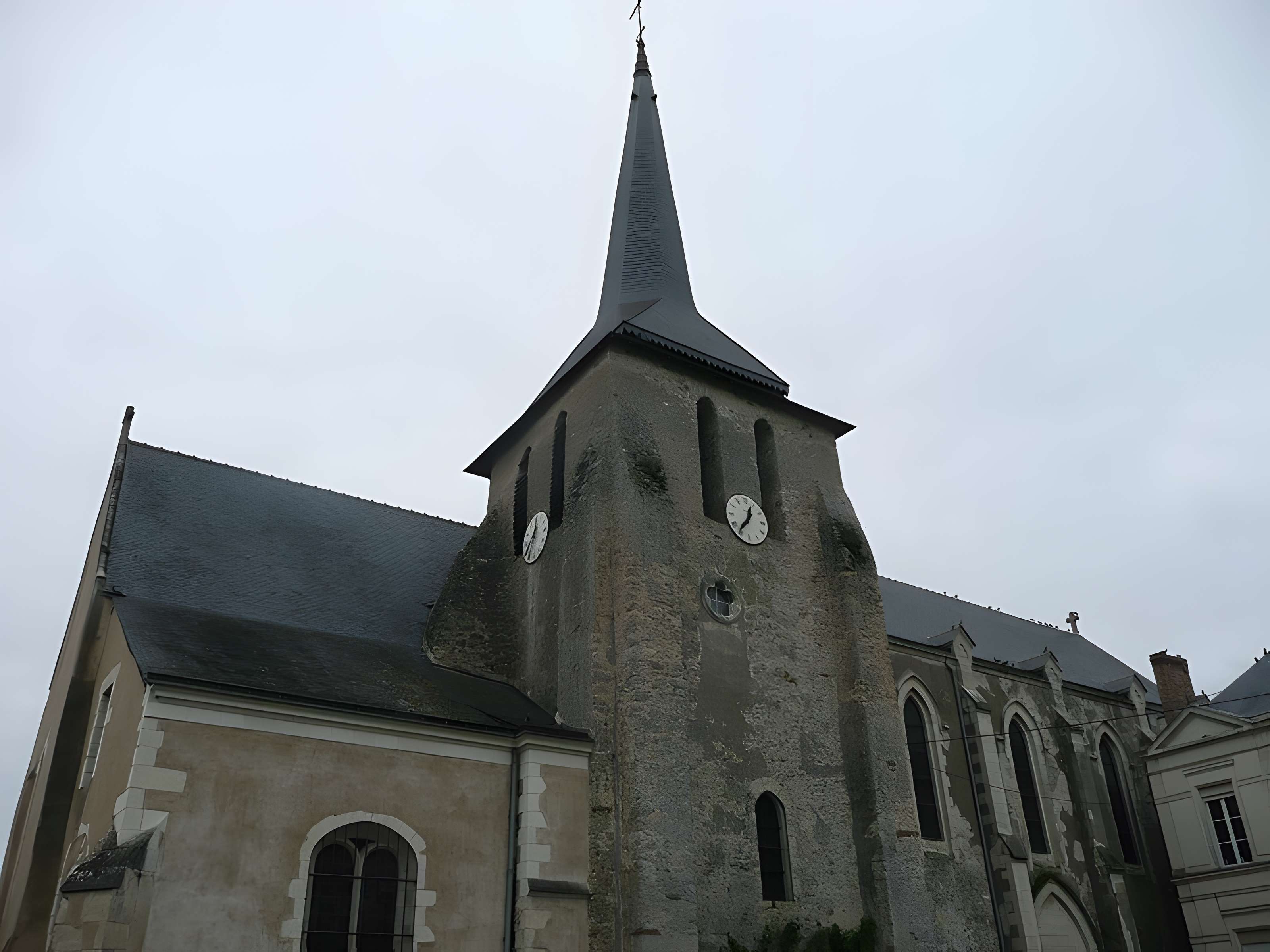Église Saint-Aubin de Seiches-sur-le-Loir