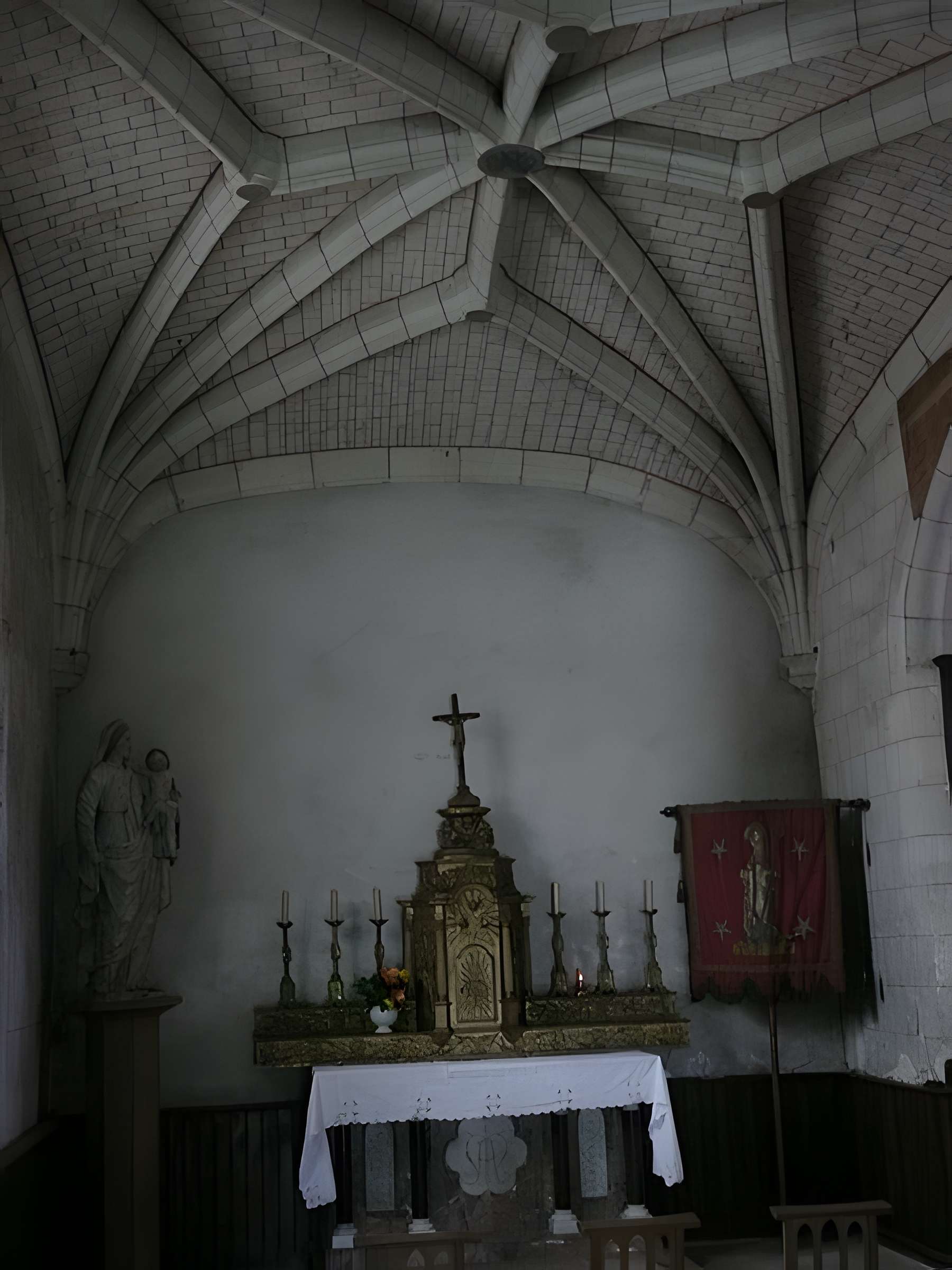 Église Saint-Aubin de Seiches-sur-le-Loir