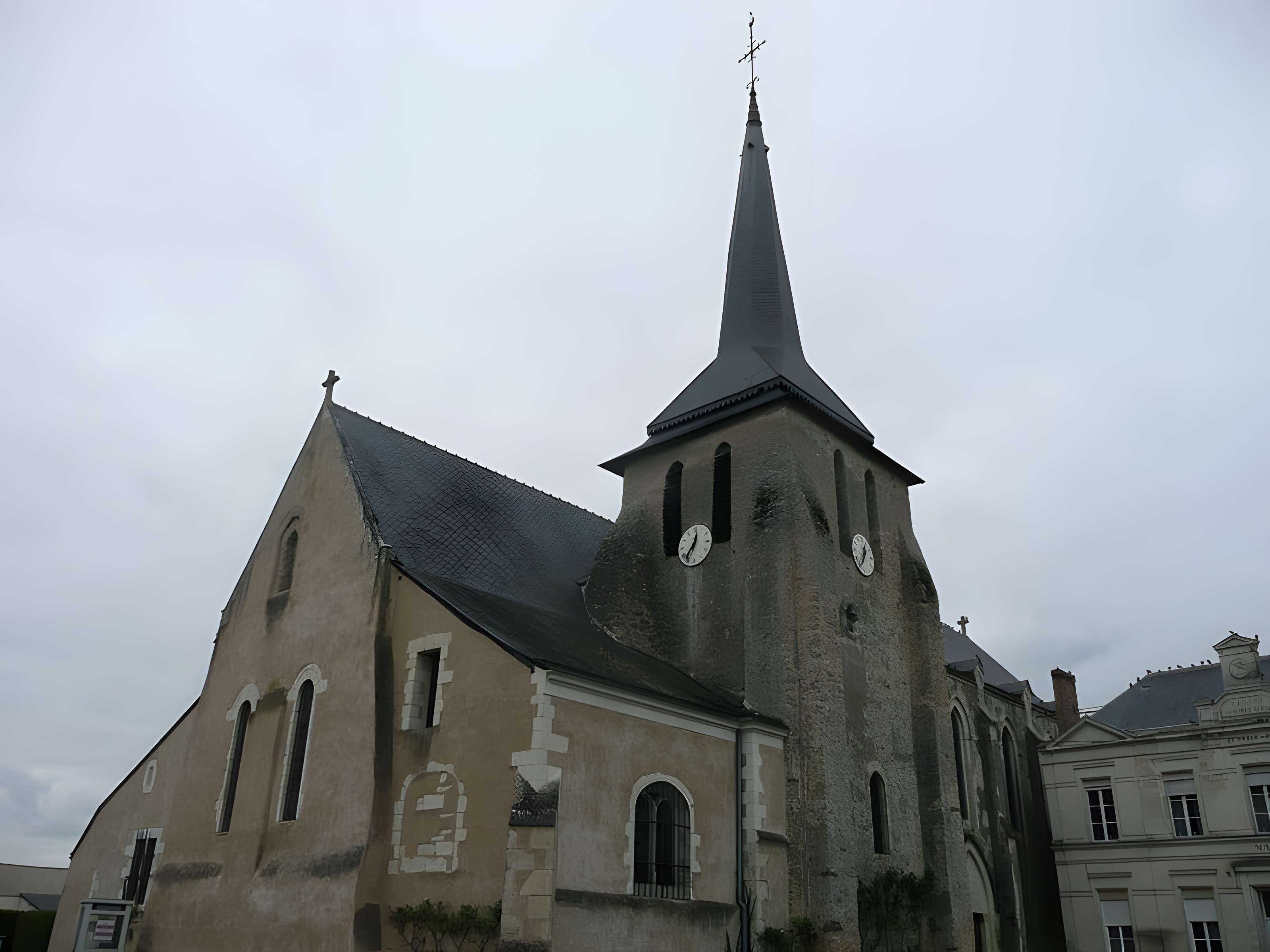 Église Saint-Aubin de Seiches-sur-le-Loir 