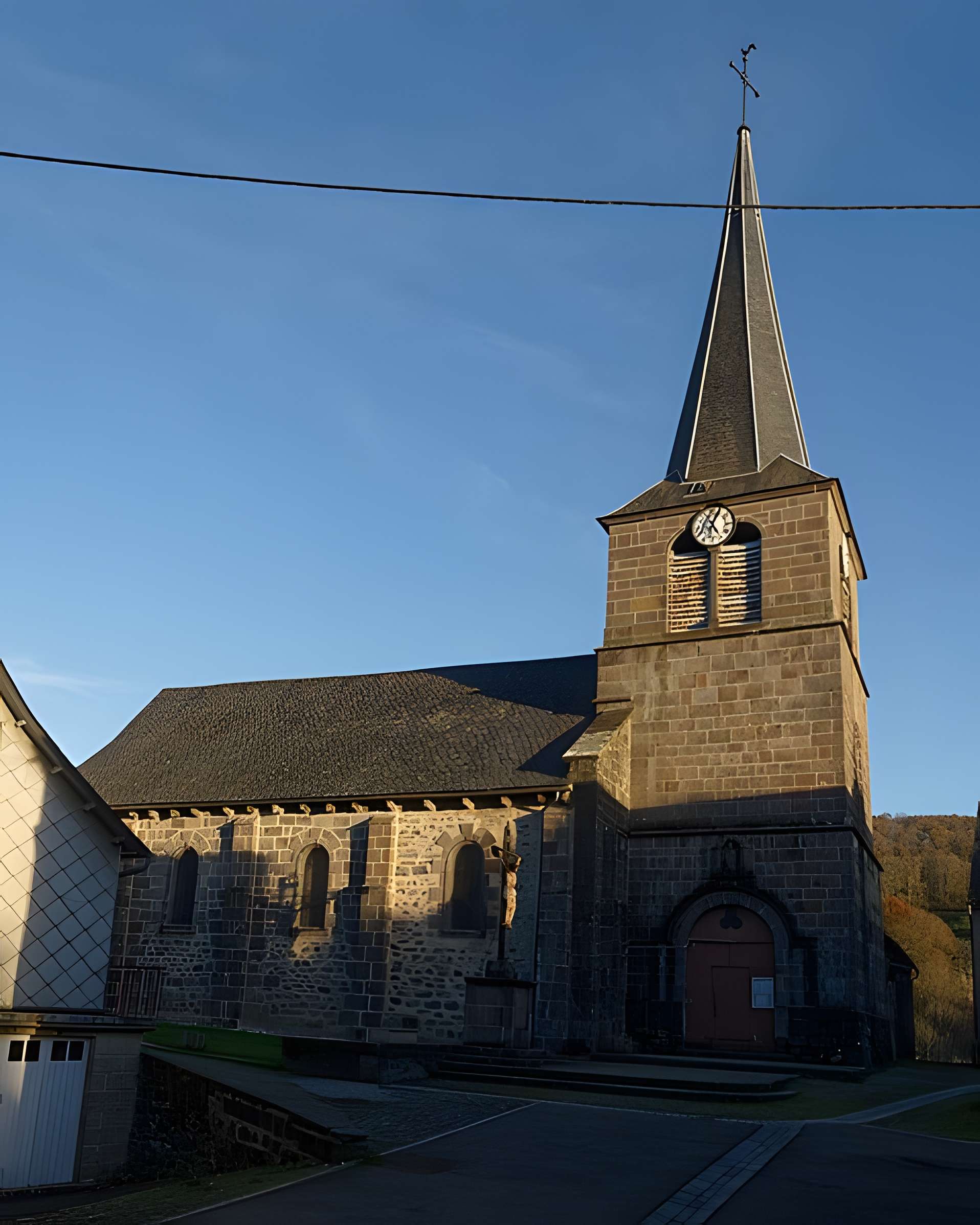 Église Saint-Austremoine à Égliseneuve-d'Entraigues