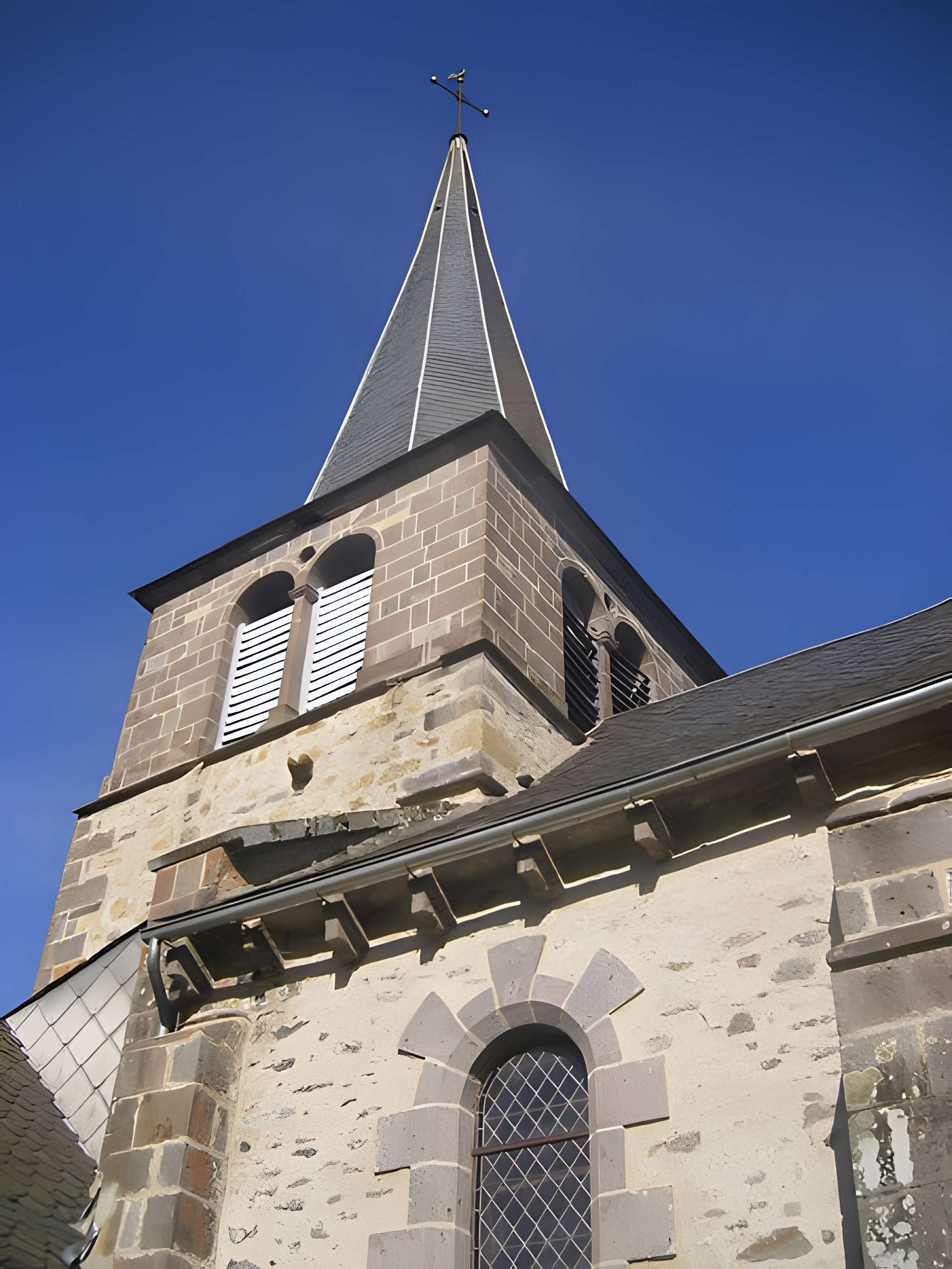 Église Saint-Austremoine à Égliseneuve-d'Entraigues