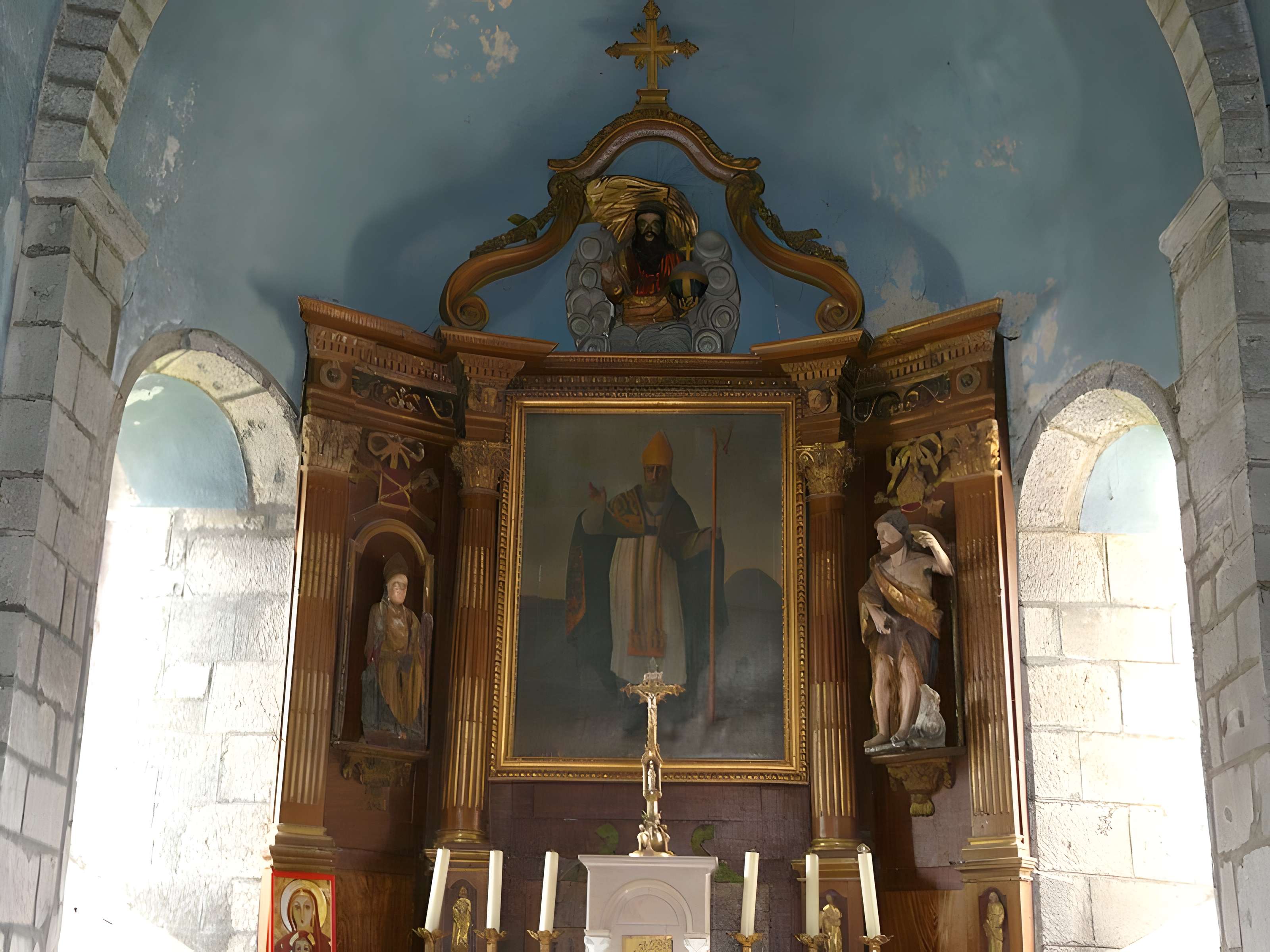 Église Saint-Austremoine à Égliseneuve-d'Entraigues