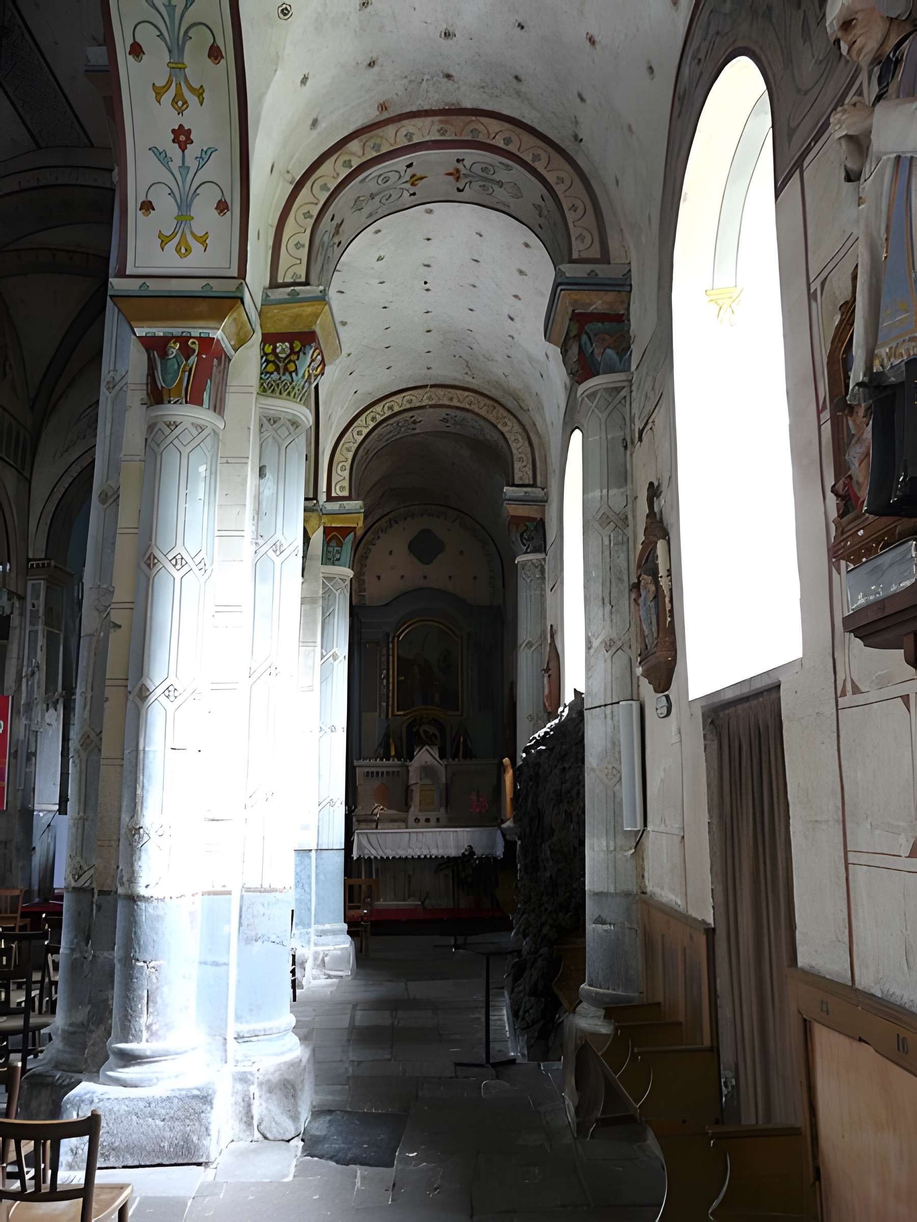 Église Saint-Austremoine à Égliseneuve-d'Entraigues