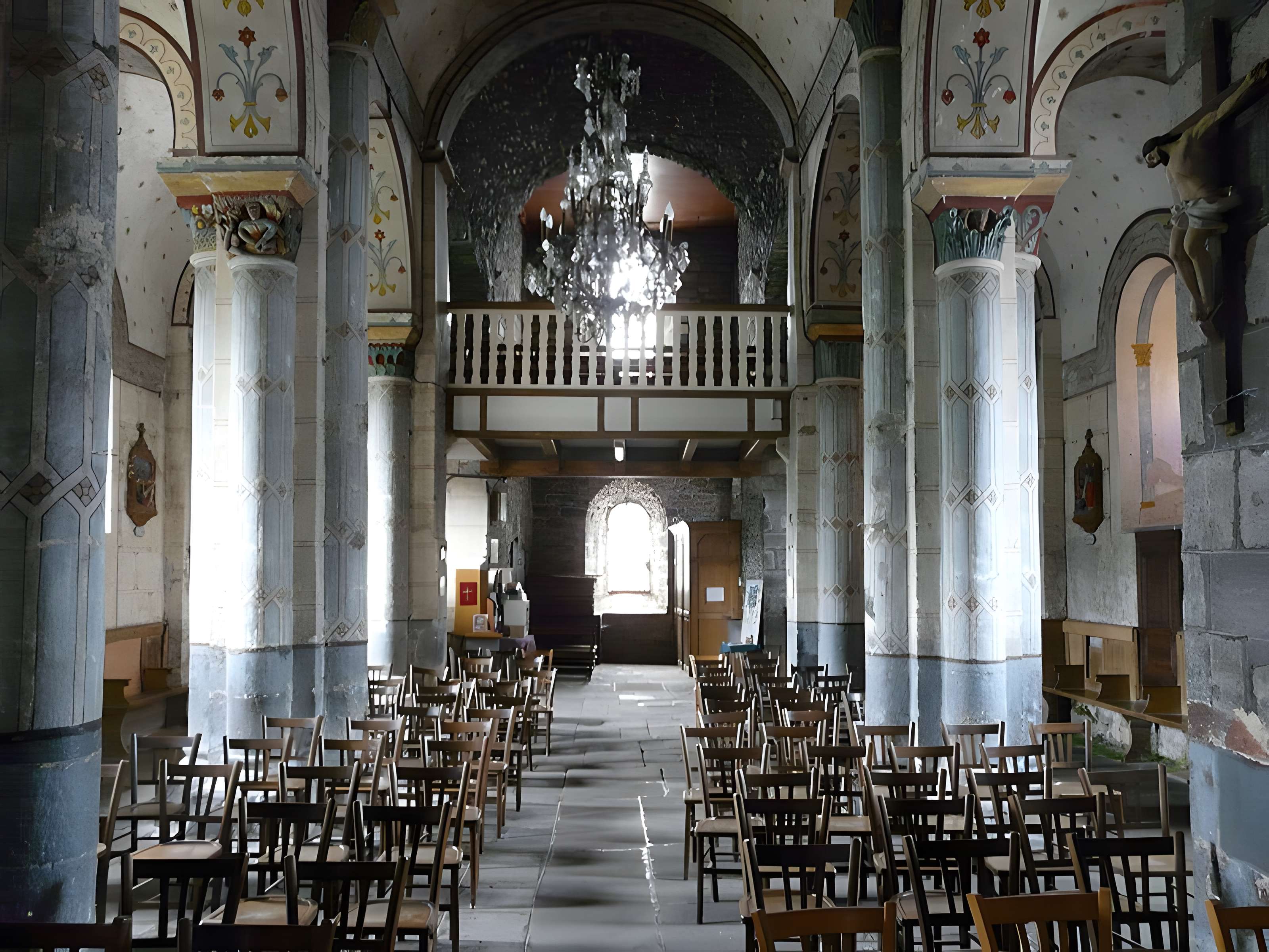 Église Saint-Austremoine à Égliseneuve-d'Entraigues