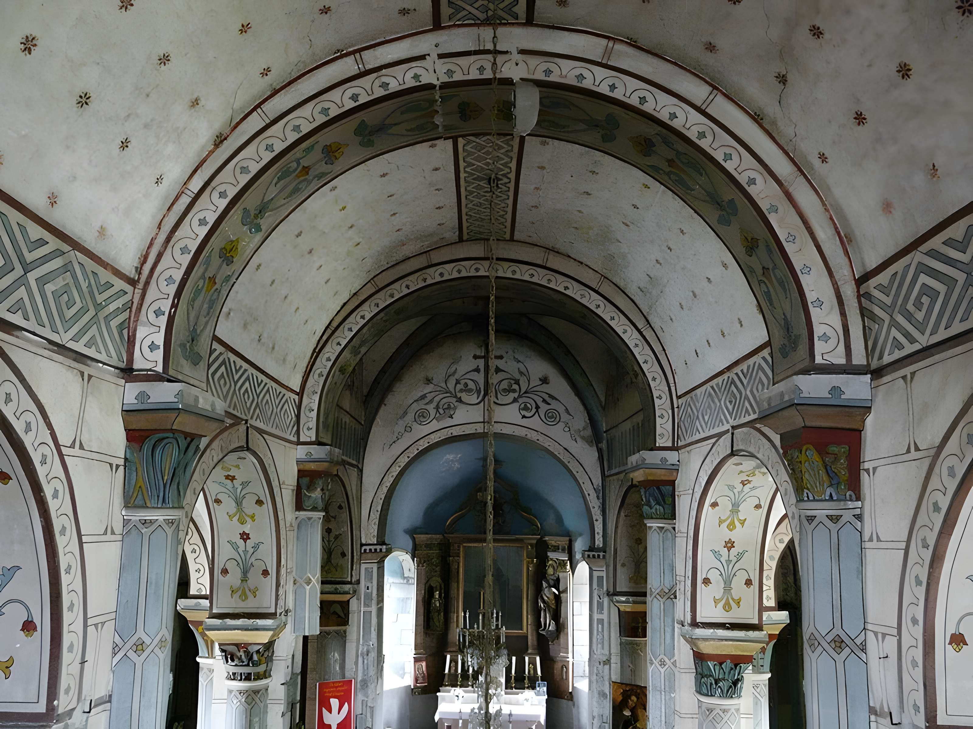 Église Saint-Austremoine à Égliseneuve-d'Entraigues
