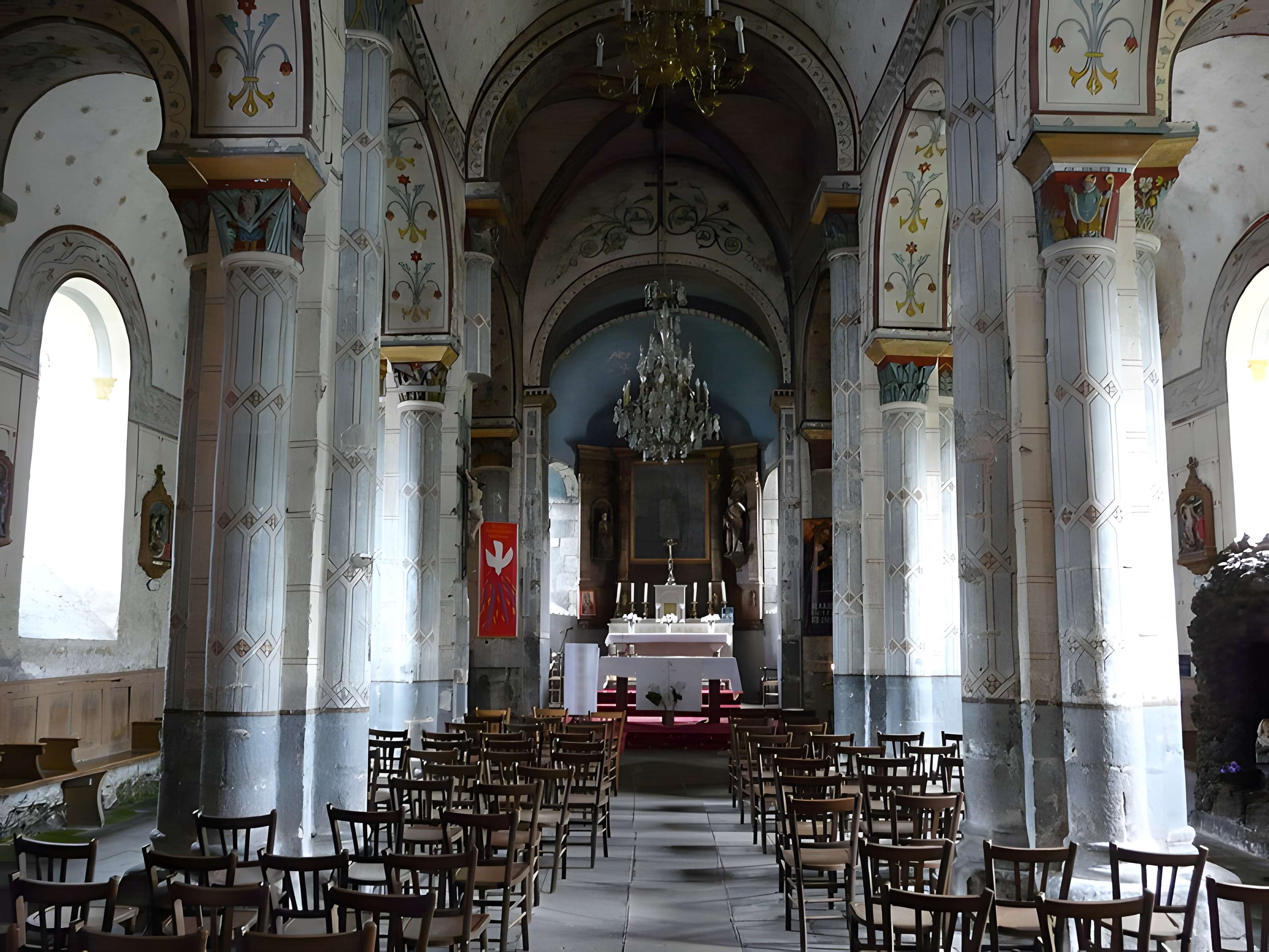 Église Saint-Austremoine à Égliseneuve-d'Entraigues