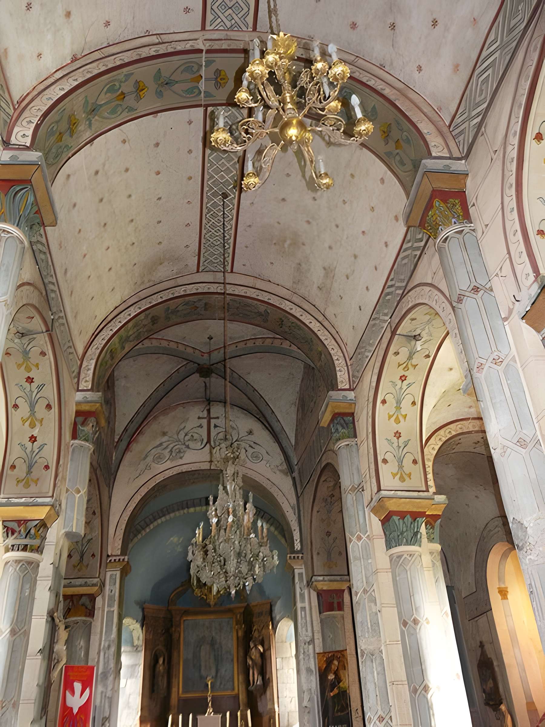 Église Saint-Austremoine à Égliseneuve-d'Entraigues