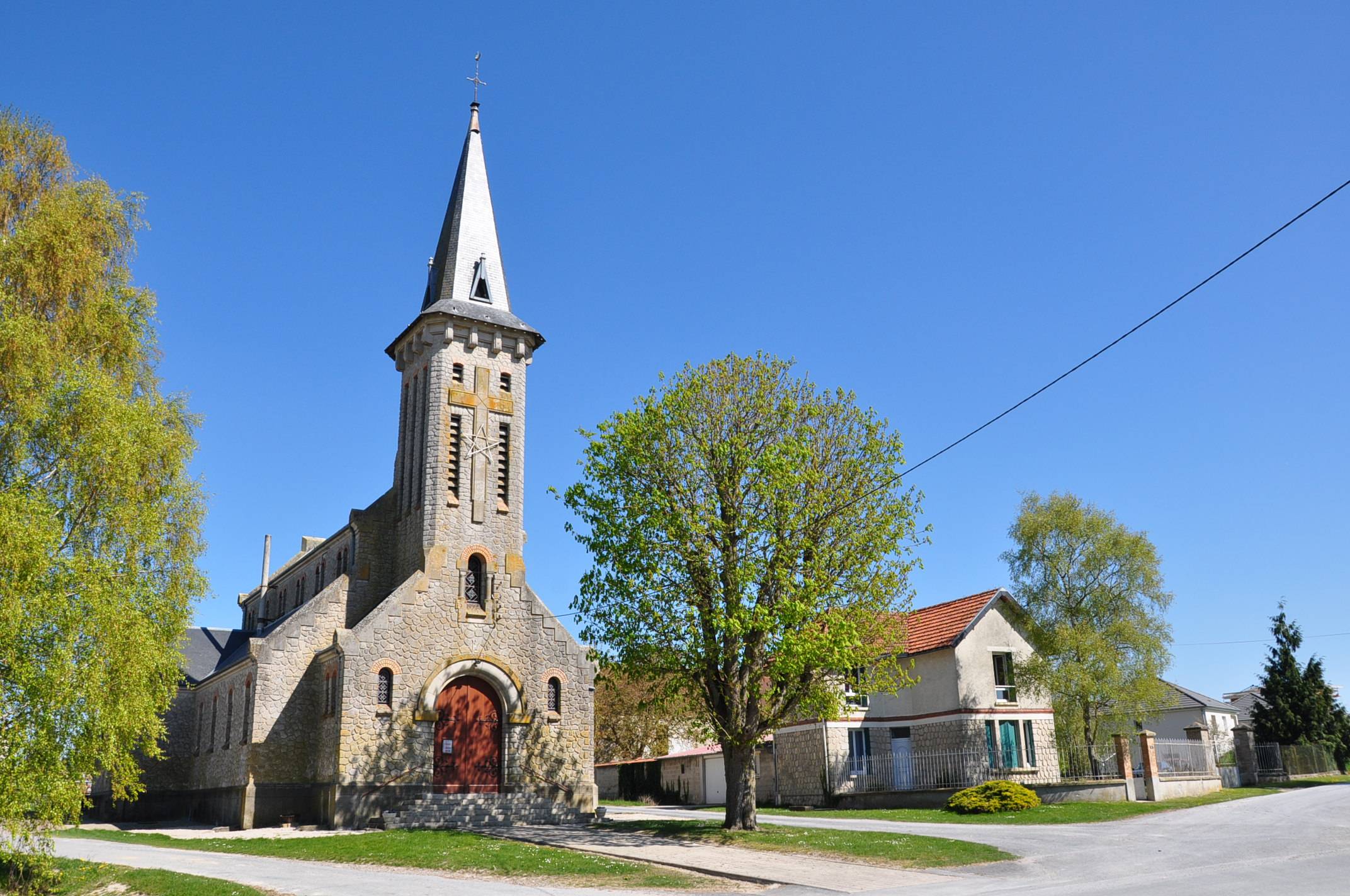 Photo de Saint-Hilaire Church of Saint-Hilaire-le-Petit