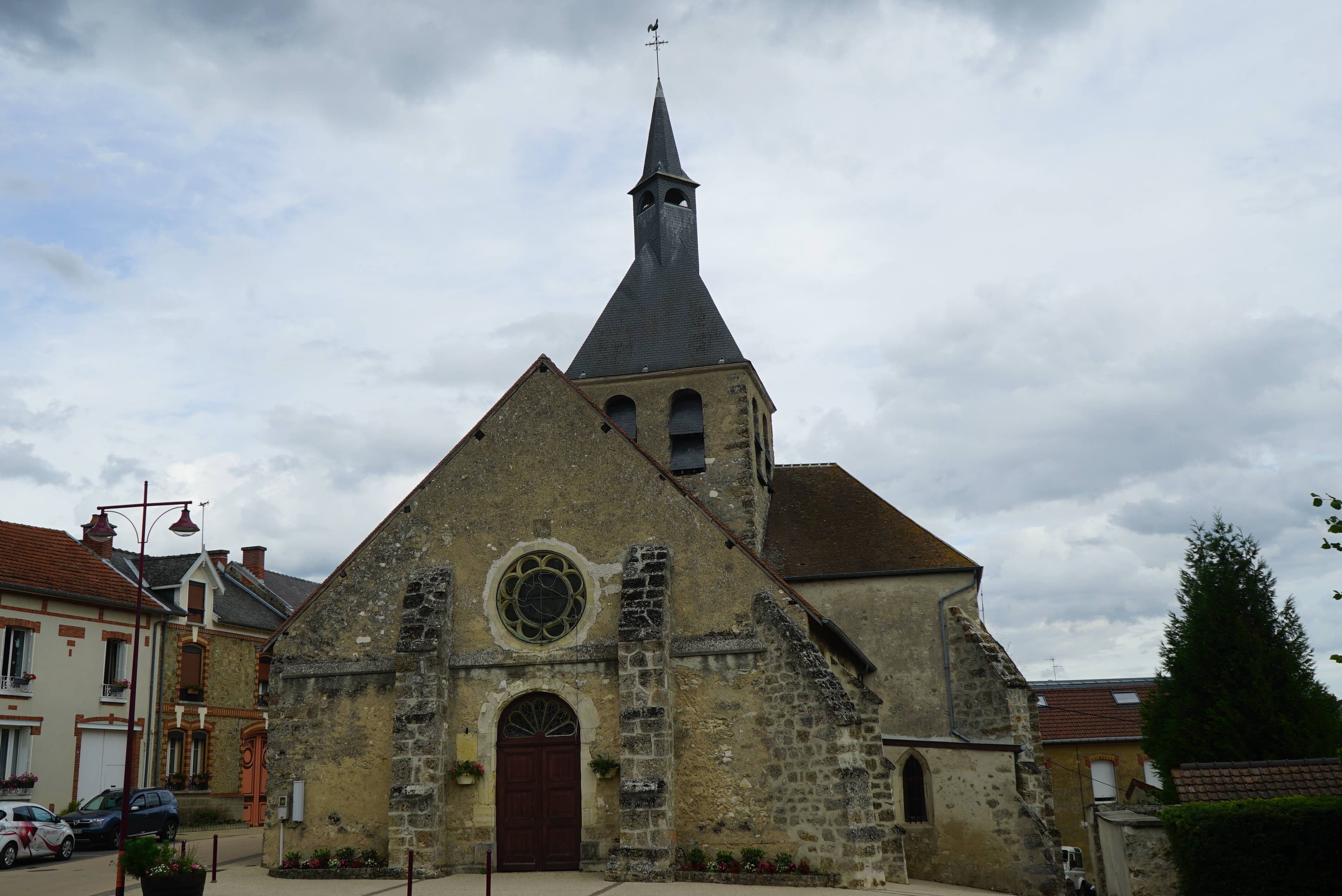 Photo de Kirche Sainte-Geneviève de Venteuil