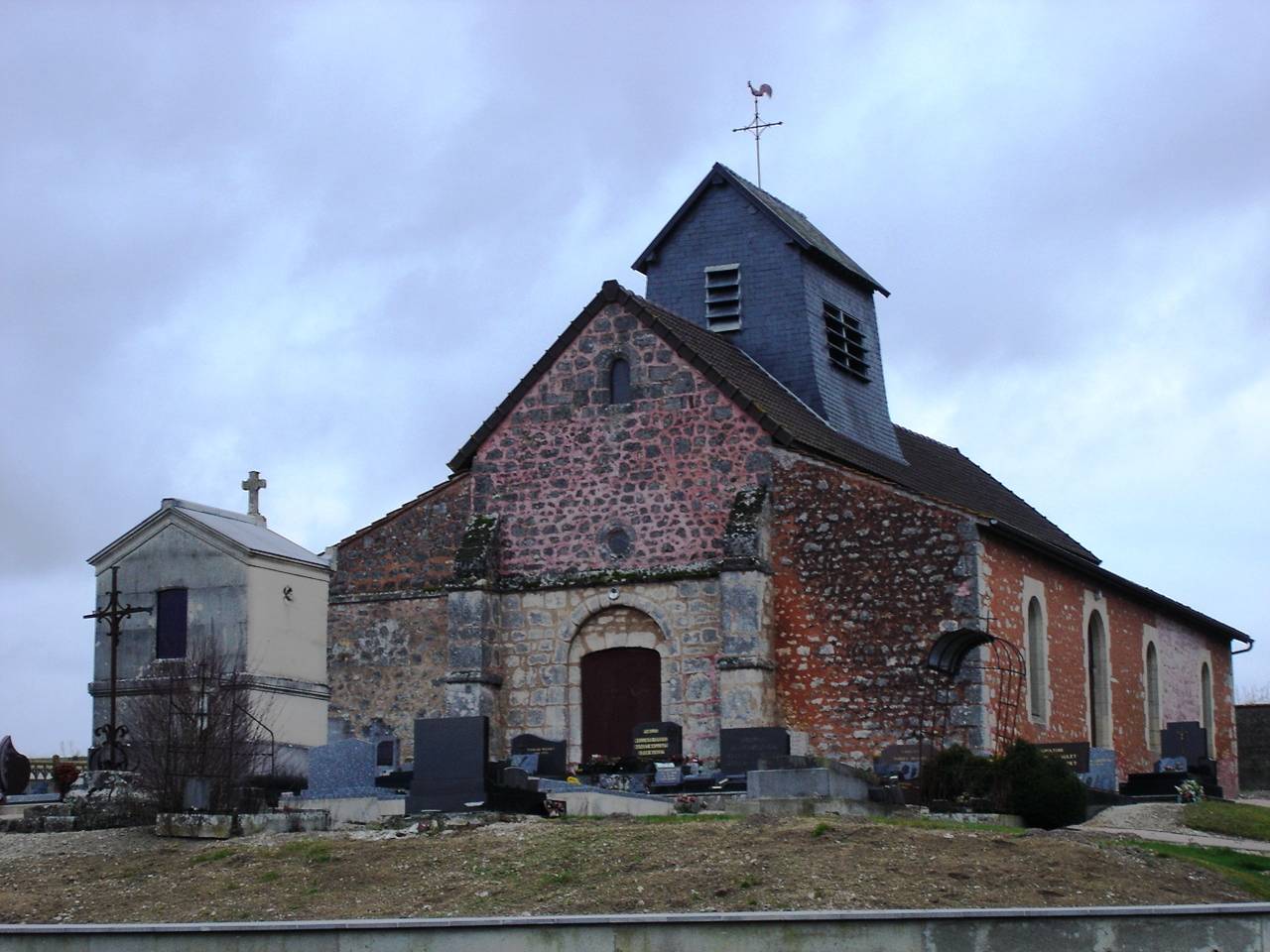 Photo de Saint John Baptist Church of Vélye