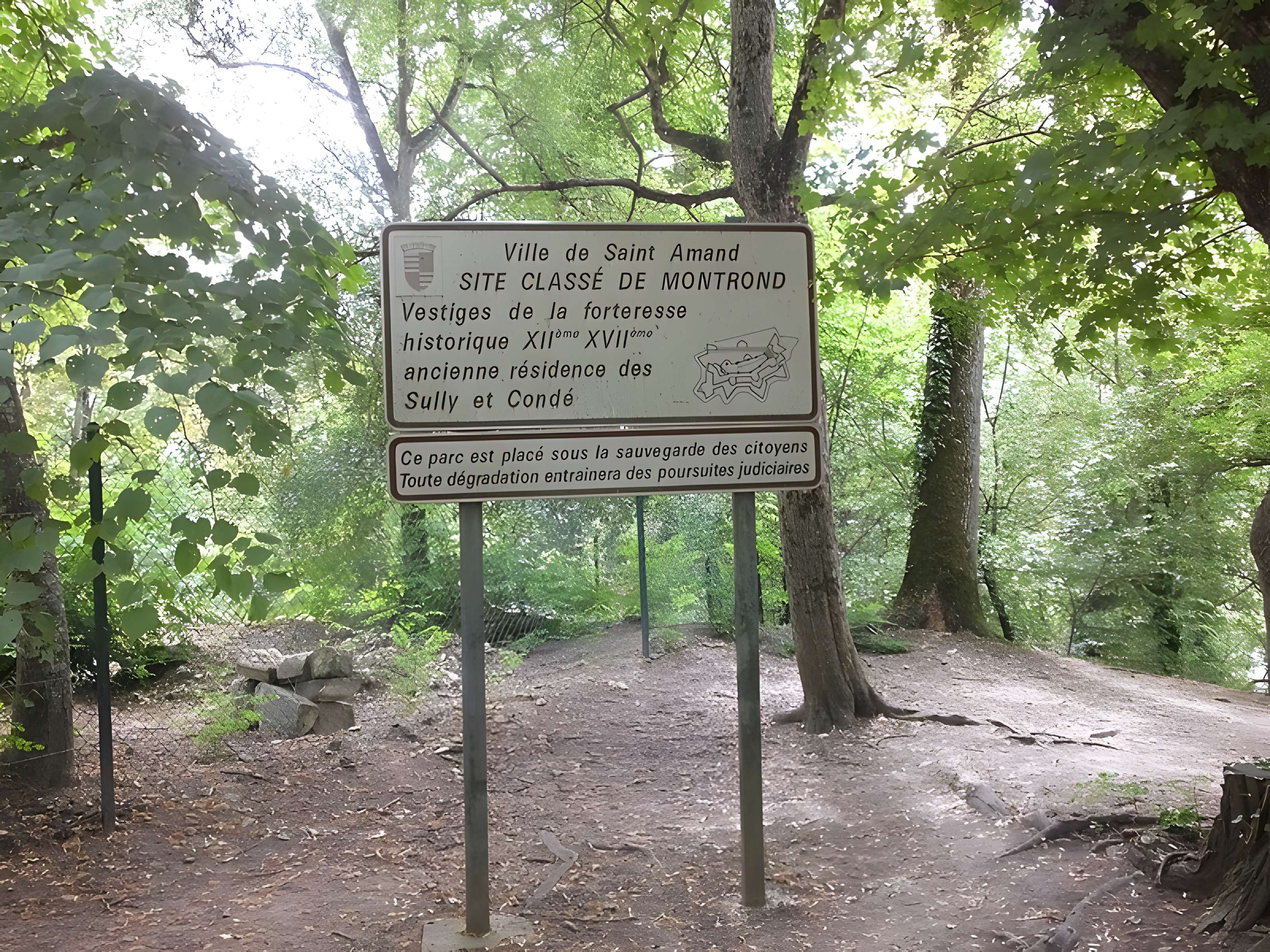 Château de Montrond à Saint-Amand-Montrond