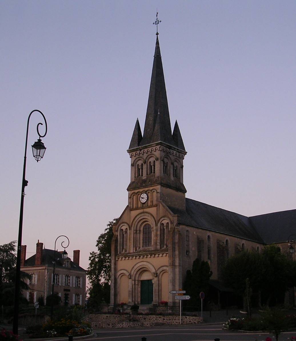 Photo de Saint-Cénerékerk van Saint-Céneré