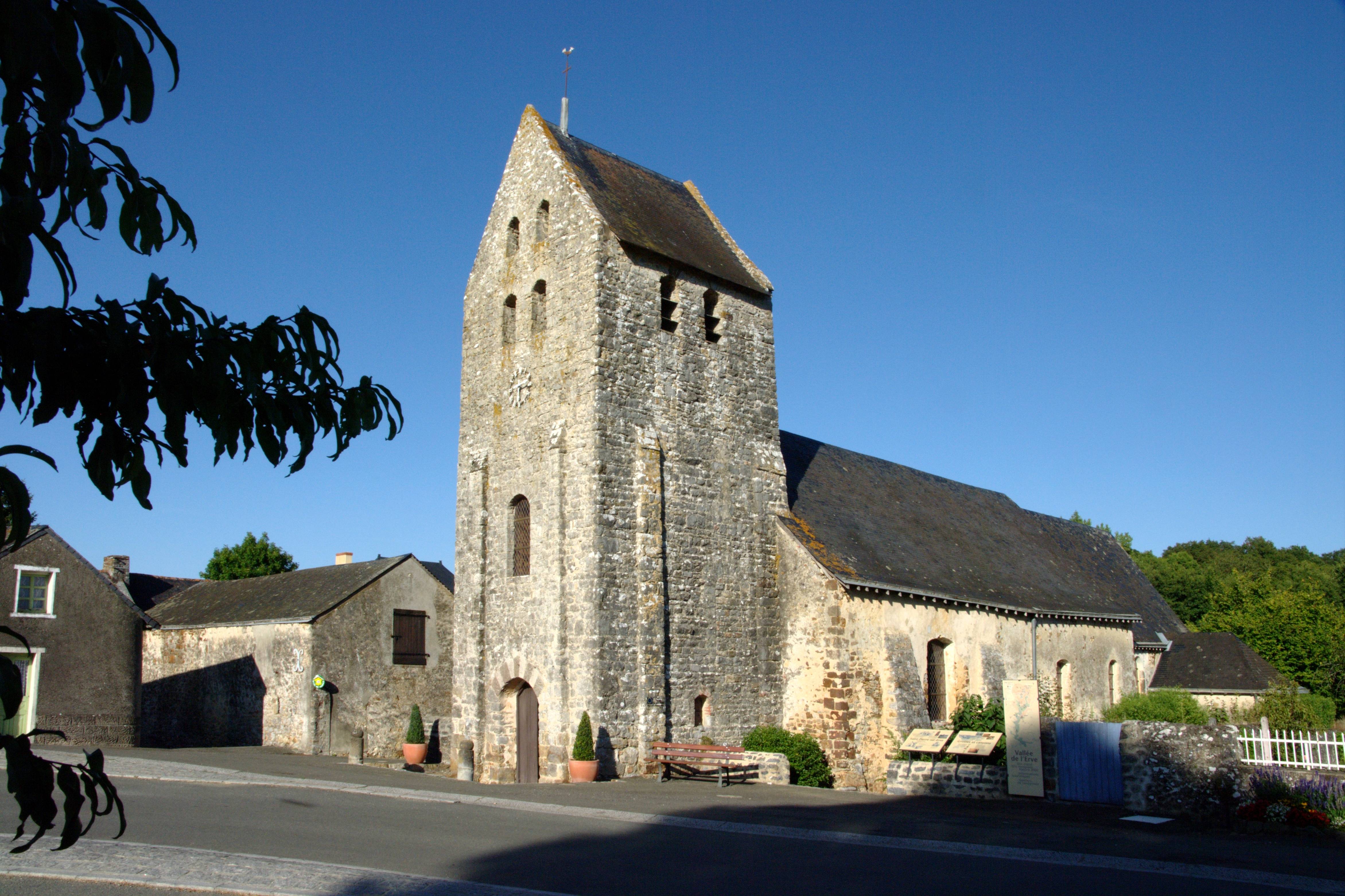 Photo de Saint Pierre de Saint-Pierre-la-Court Church
