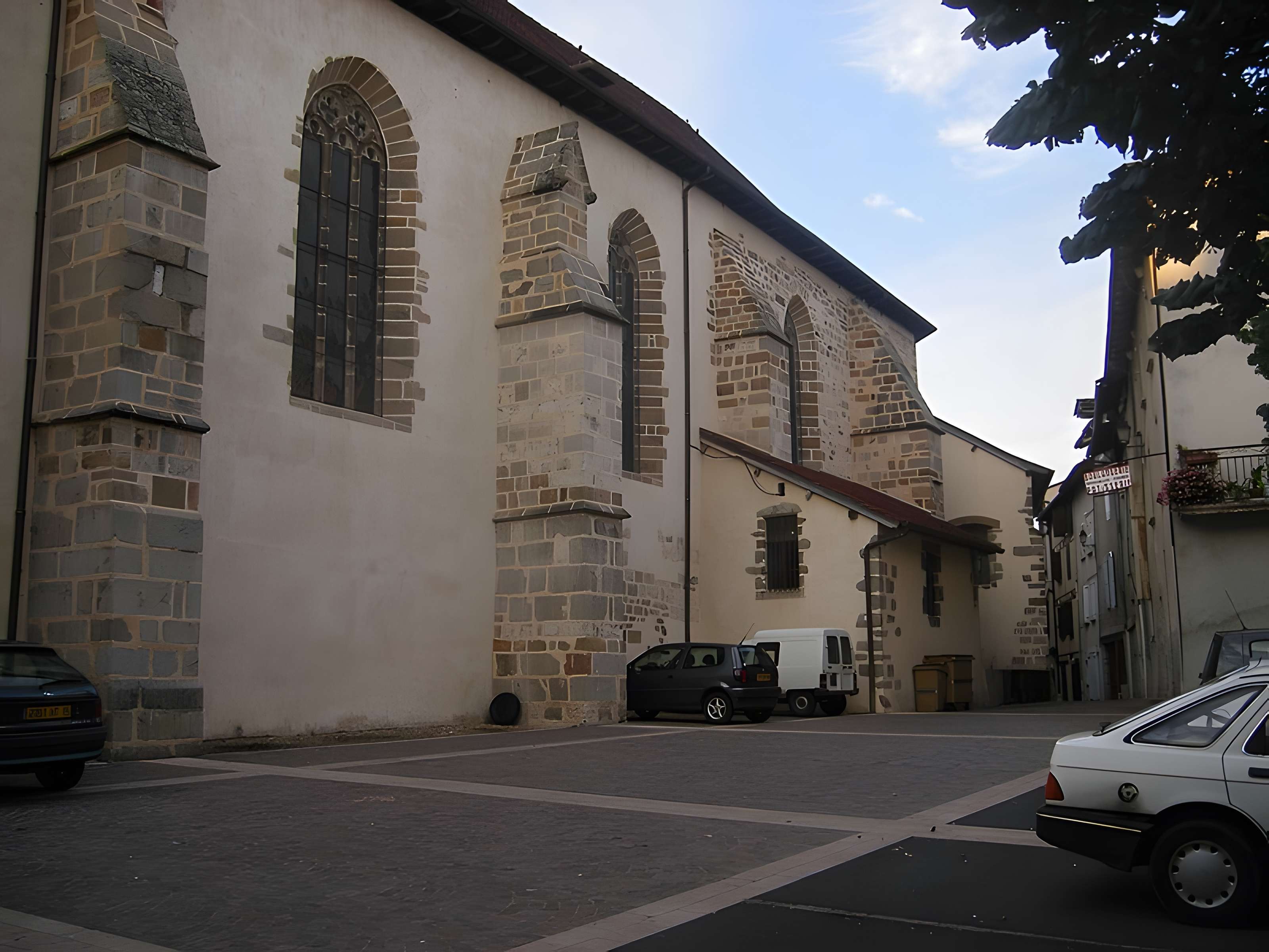 Église Saint-Césaire de Maurs