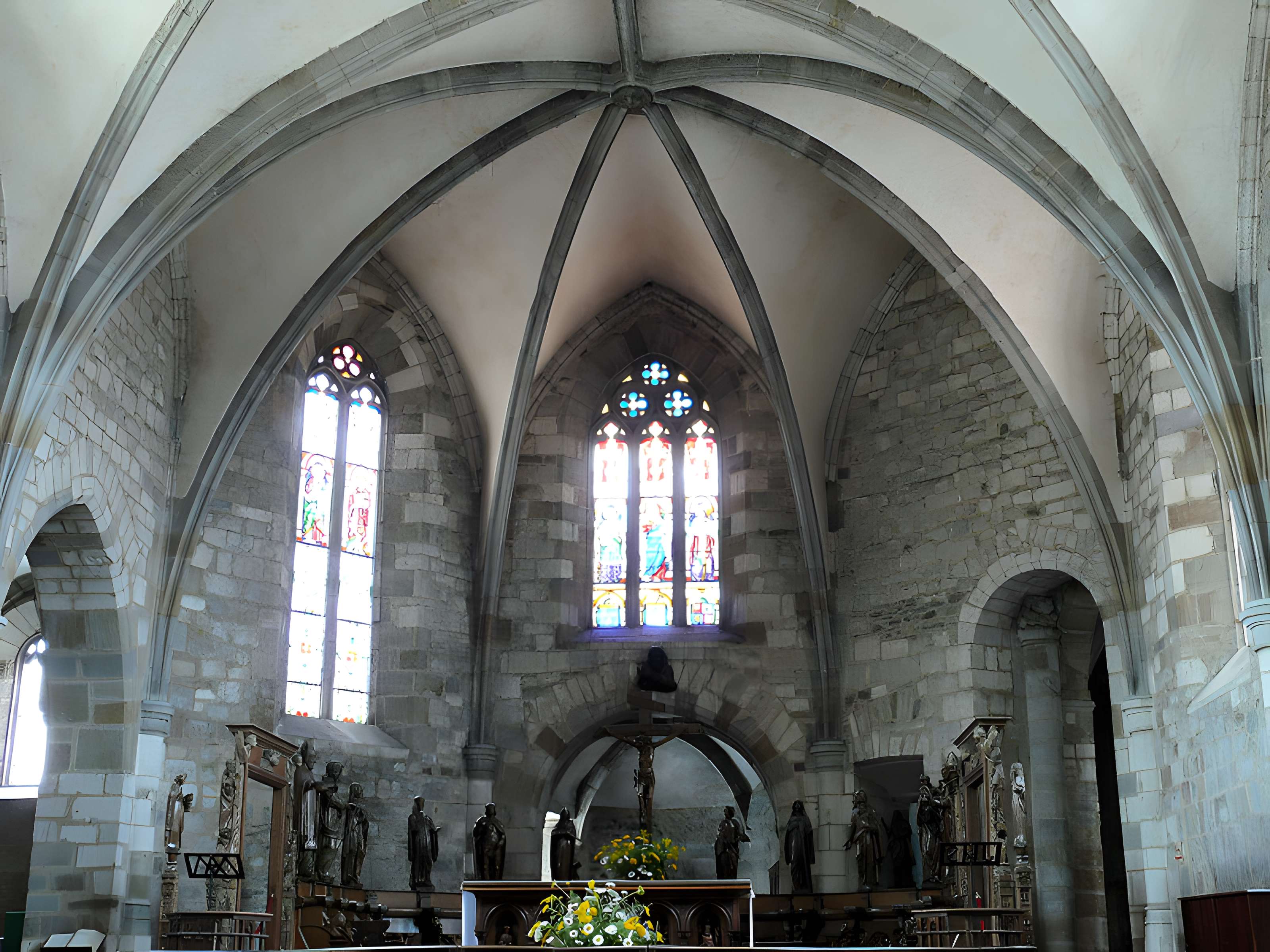 Église Saint-Césaire de Maurs