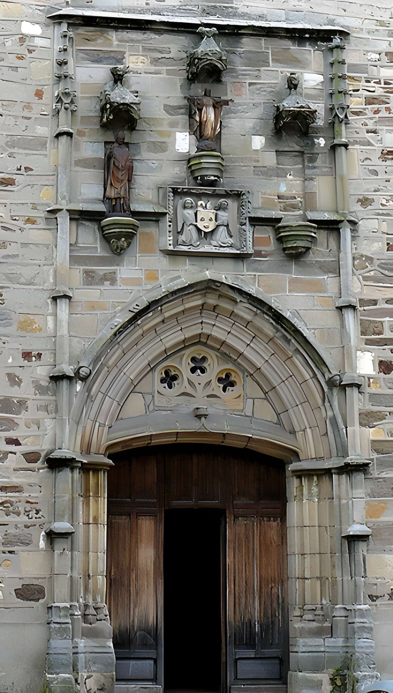 Église Saint-Césaire de Maurs